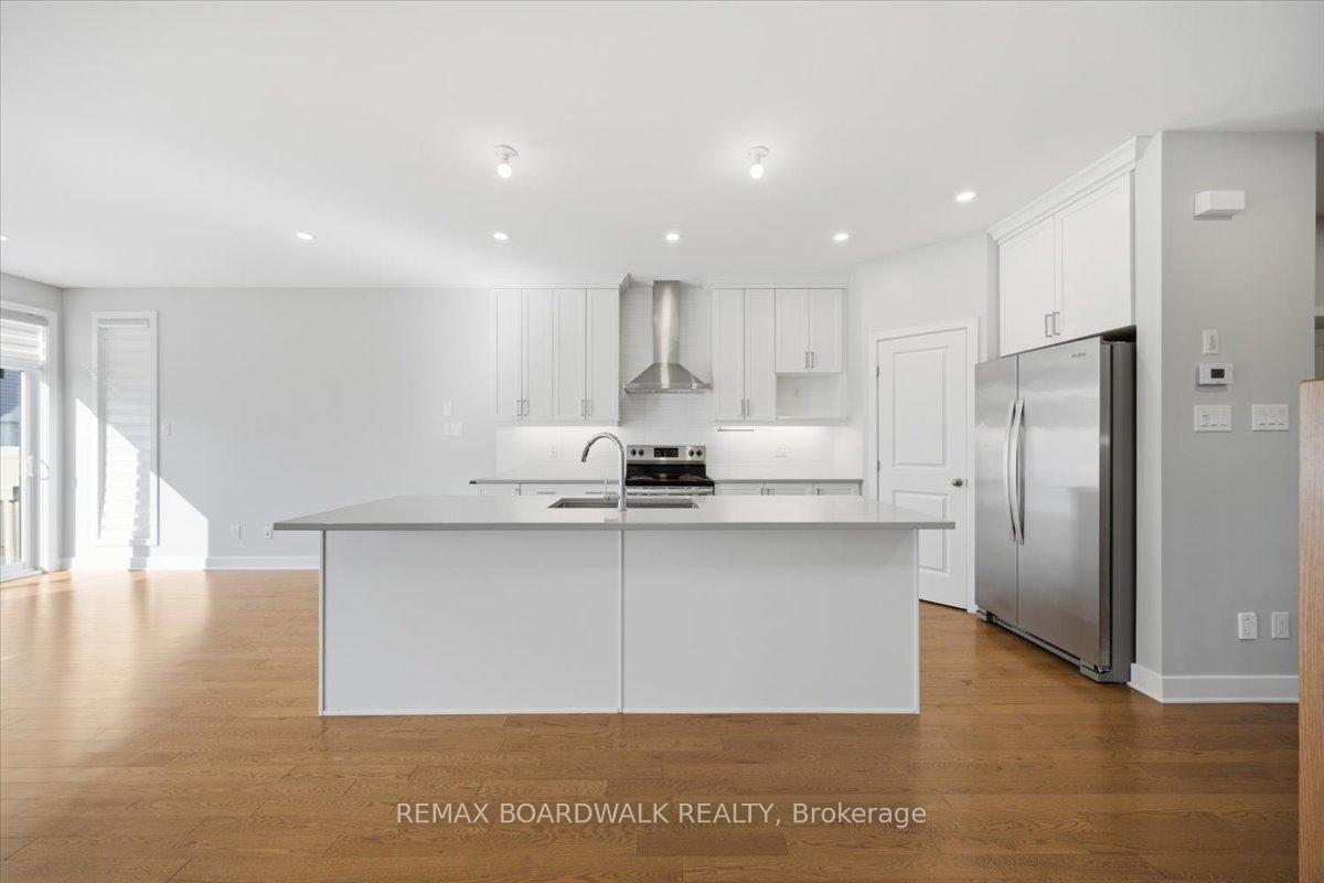 Photo 11 of 54 Thunderbolt Street, Ottawa, Kanata - Emerald Meadows/Trailwest — HOMEH