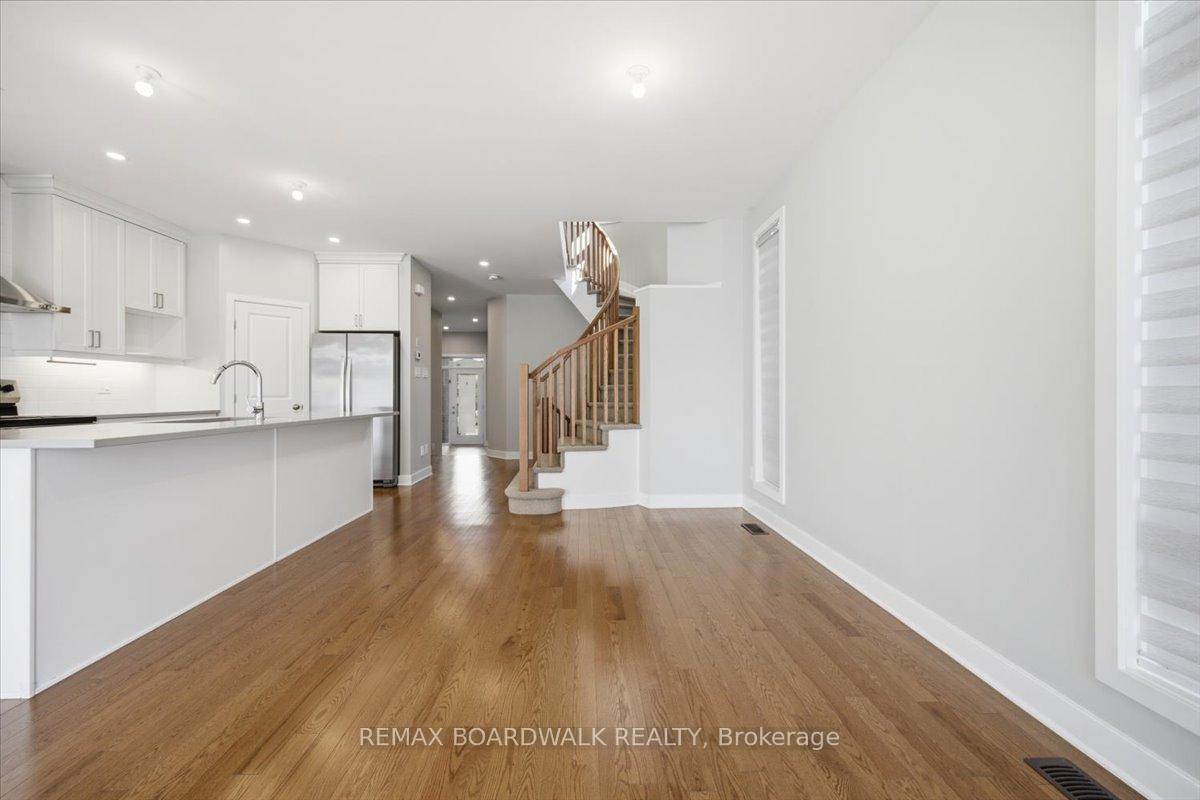 Photo 12 of 54 Thunderbolt Street, Ottawa, Kanata - Emerald Meadows/Trailwest — HOMEH