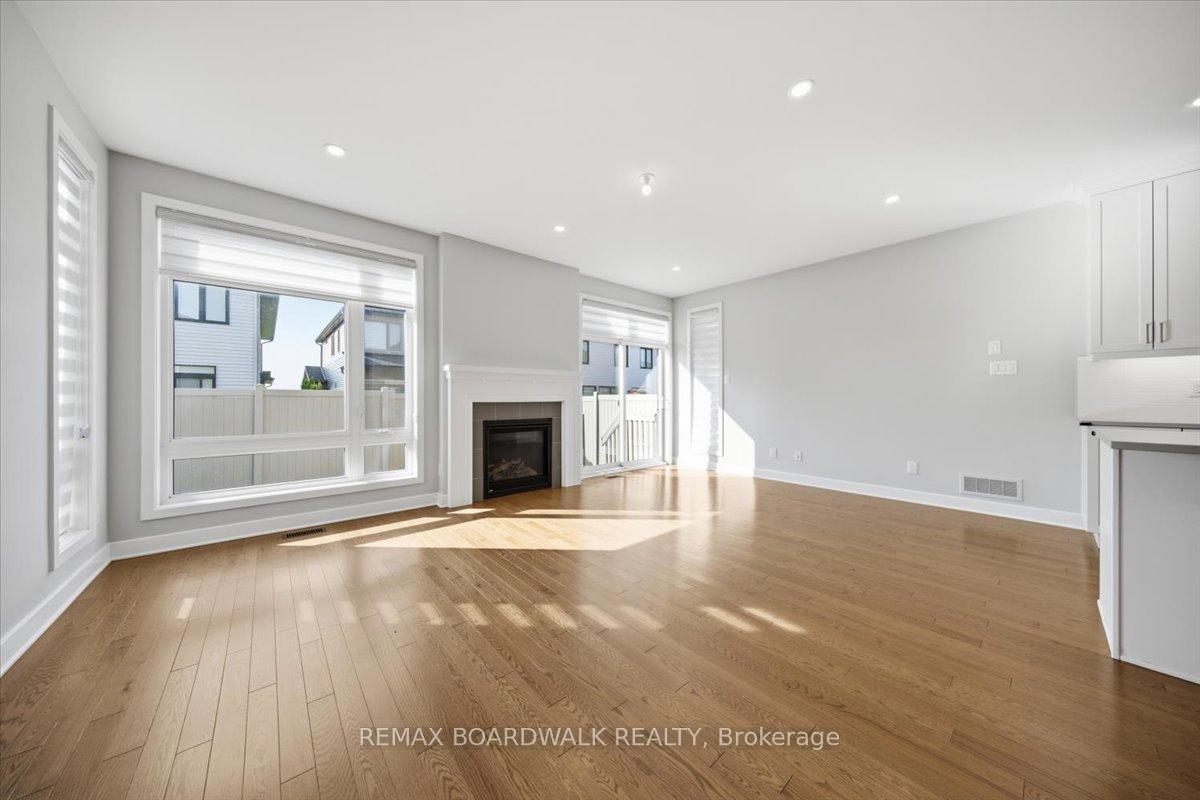 Photo 13 of 54 Thunderbolt Street, Ottawa, Kanata - Emerald Meadows/Trailwest — HOMEH