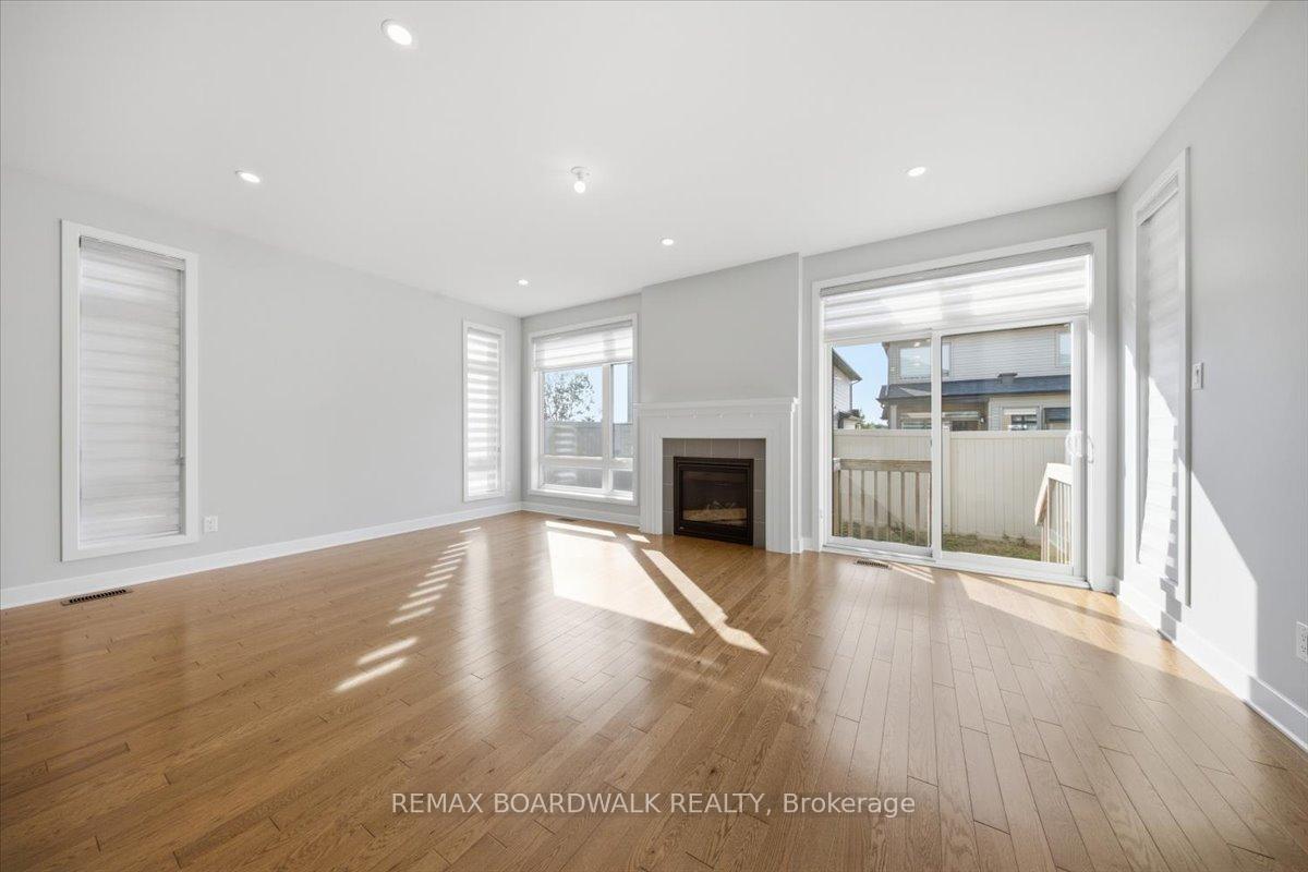 Photo 14 of 54 Thunderbolt Street, Ottawa, Kanata - Emerald Meadows/Trailwest — HOMEH