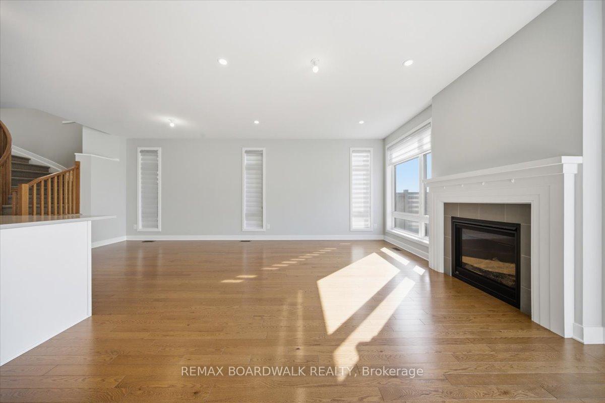 Photo 15 of 54 Thunderbolt Street, Ottawa, Kanata - Emerald Meadows/Trailwest — HOMEH