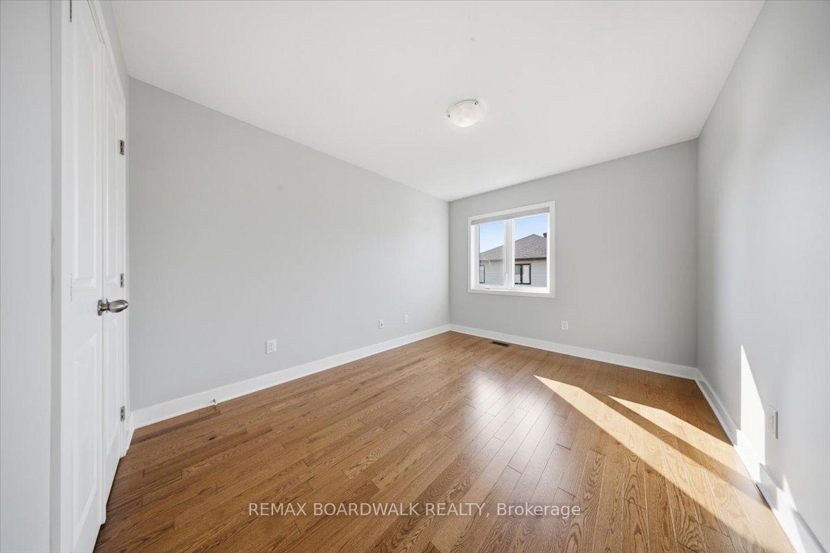 Photo 20 of 54 Thunderbolt Street, Ottawa, Kanata - Emerald Meadows/Trailwest — HOMEH