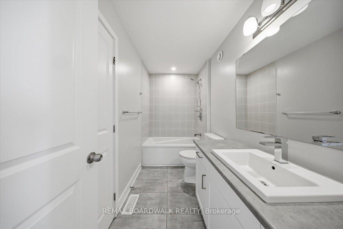 Photo 22 of 54 Thunderbolt Street, Ottawa, Kanata - Emerald Meadows/Trailwest — HOMEH