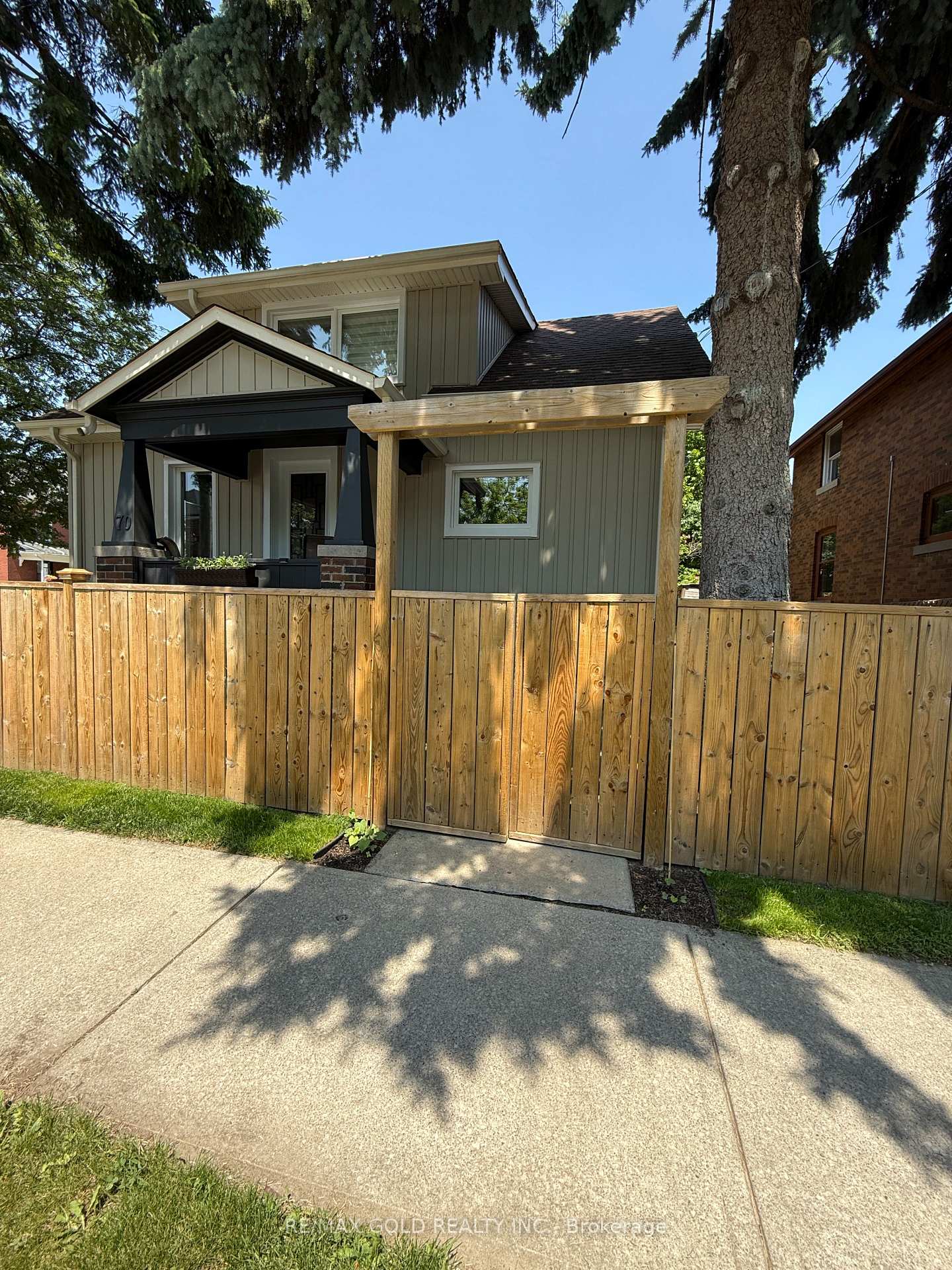 Photo 2 of 70 West Street W, Brampton, Downtown Brampton — HOMEH