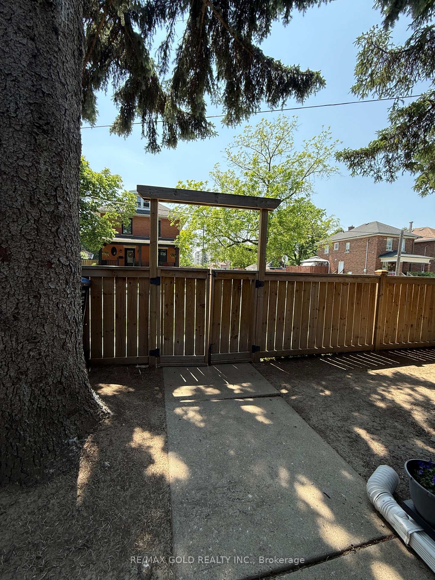 Photo 3 of 70 West Street W, Brampton, Downtown Brampton — HOMEH