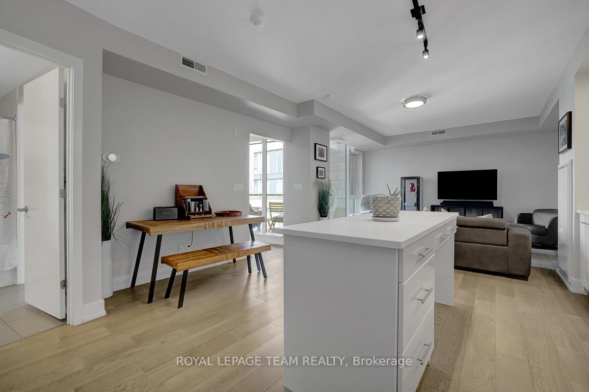 Photo 5 of Unit 712, 360 Patricia Avenue, Ottawa, Westboro South — HOMEH