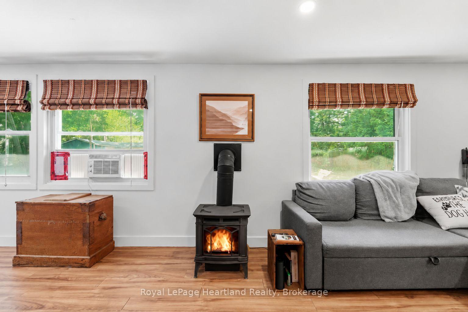 Photo 10 of 36 Jane Street, Bluewater, Bayfield — HOMEH