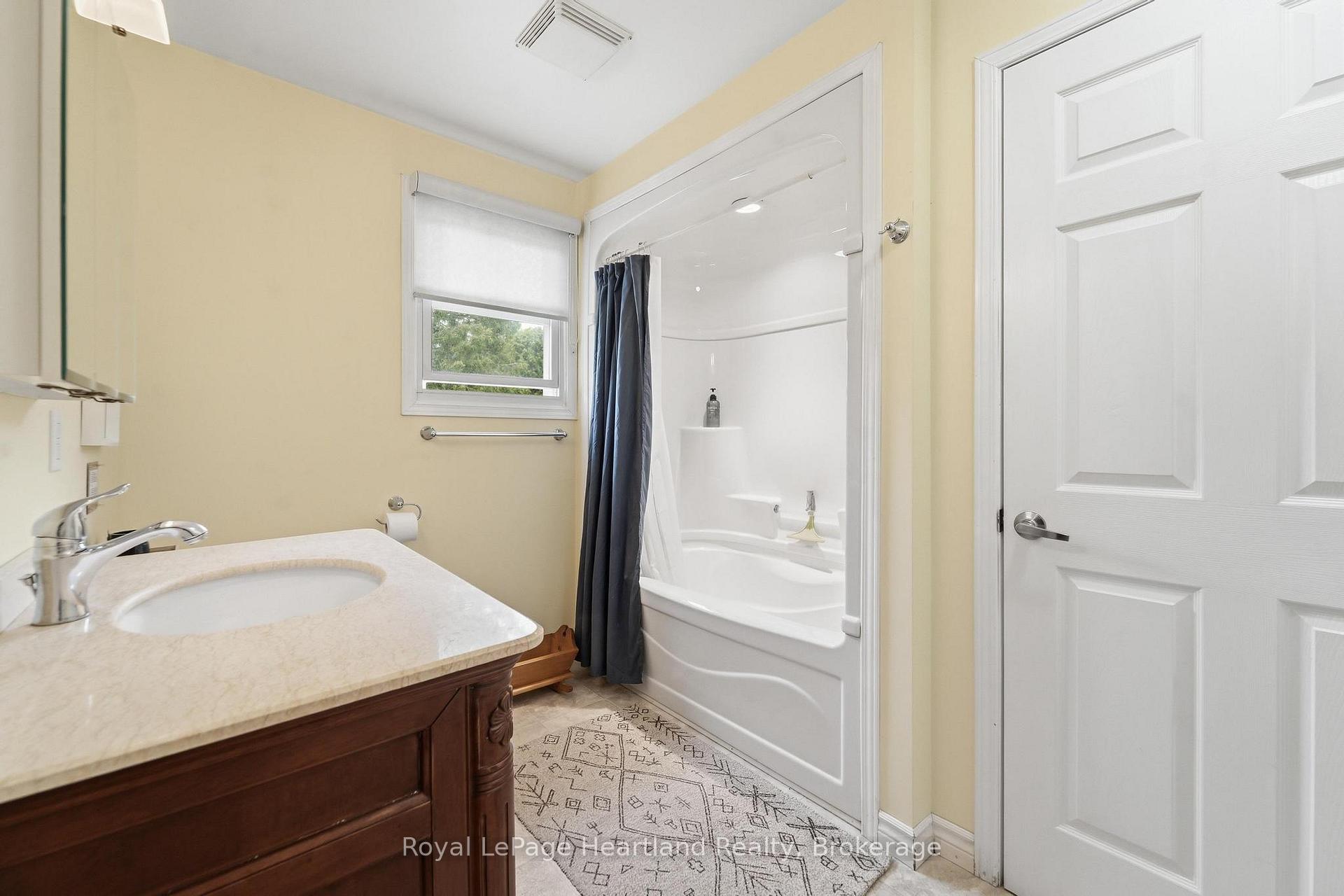 Photo 24 of 36 Jane Street, Bluewater, Bayfield — HOMEH