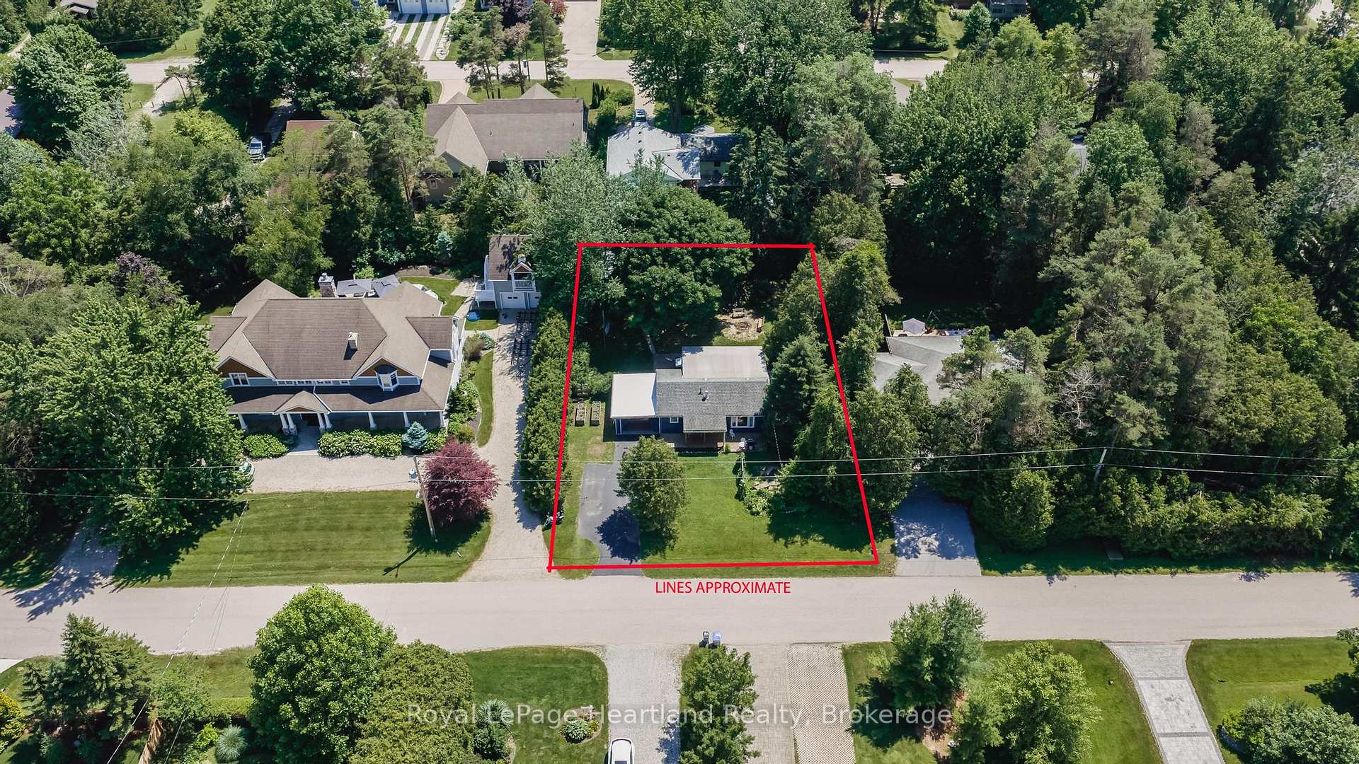 Photo 32 of 36 Jane Street, Bluewater, Bayfield — HOMEH
