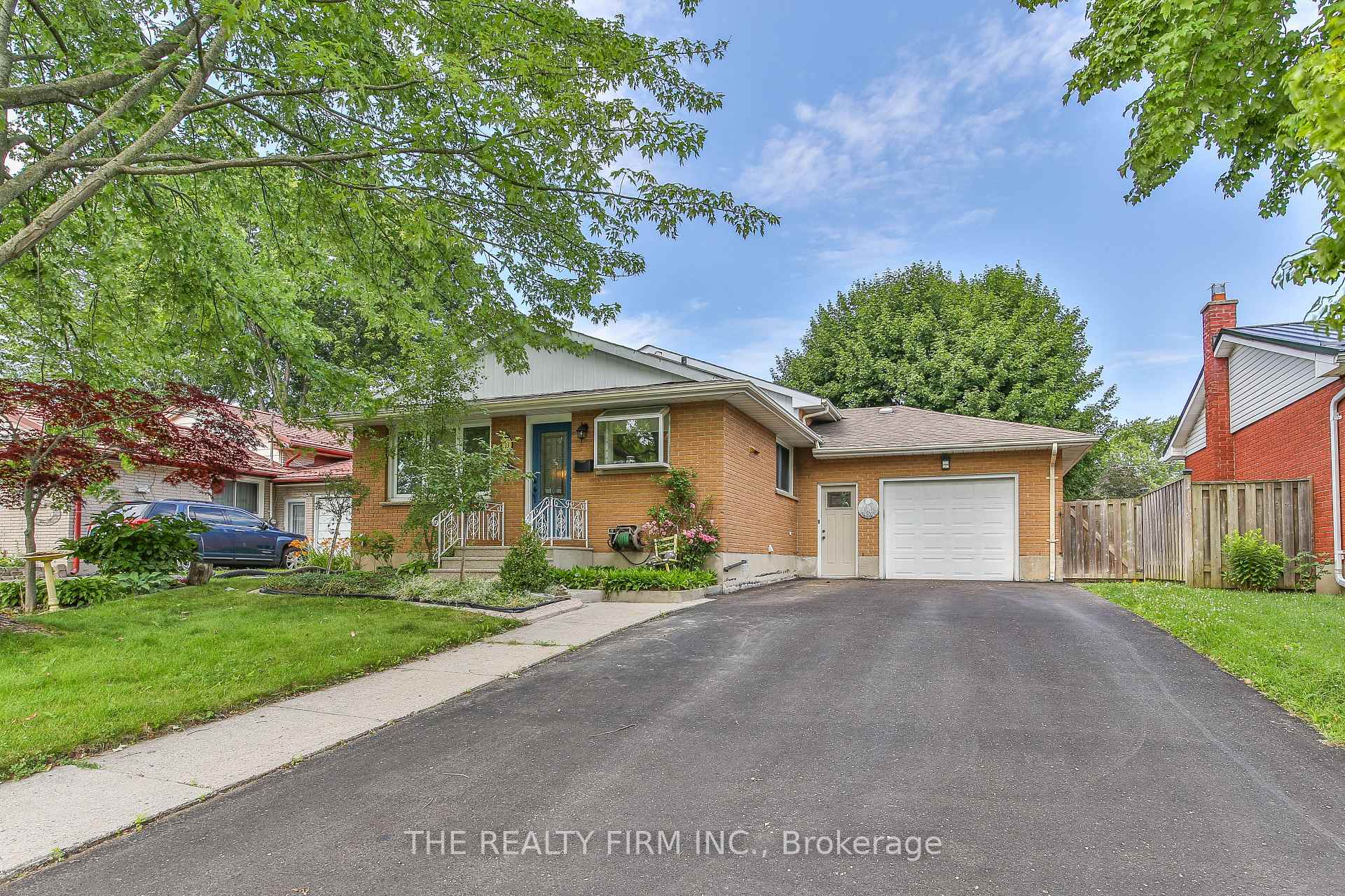 Photo 1 of 13 Vanbuskirk Drive, St. Thomas — HOMEH