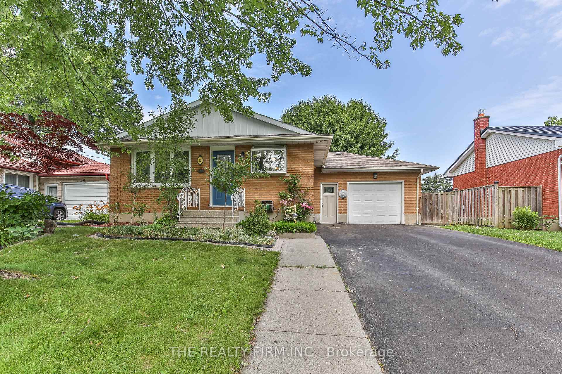 Photo 3 of 13 Vanbuskirk Drive, St. Thomas — HOMEH