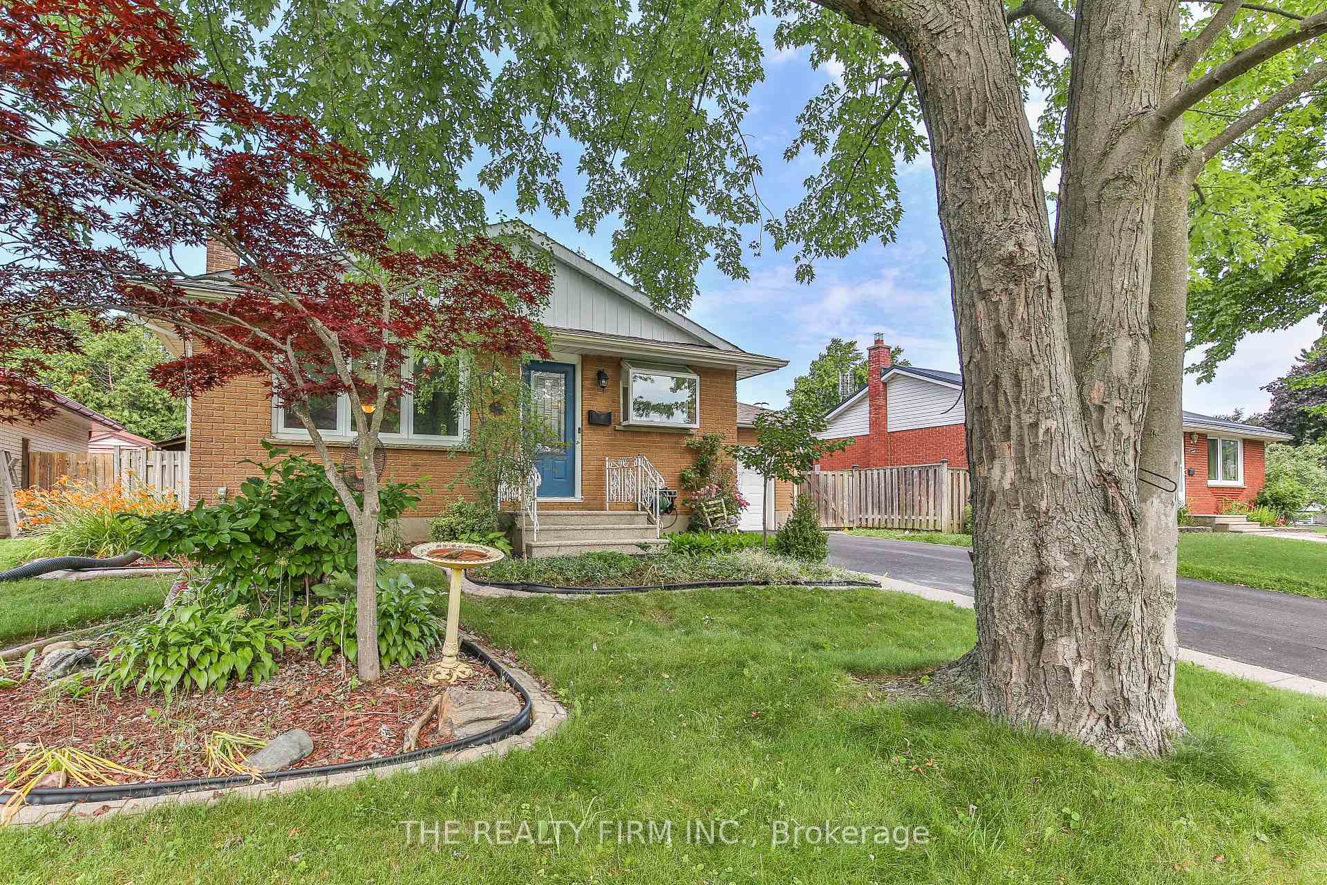Photo 4 of 13 Vanbuskirk Drive, St. Thomas — HOMEH