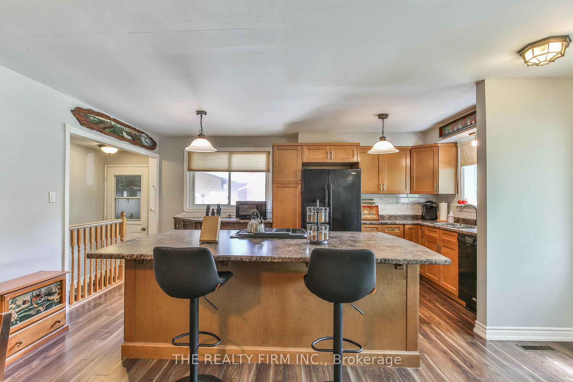 Photo 6 of 13 Vanbuskirk Drive, St. Thomas — HOMEH