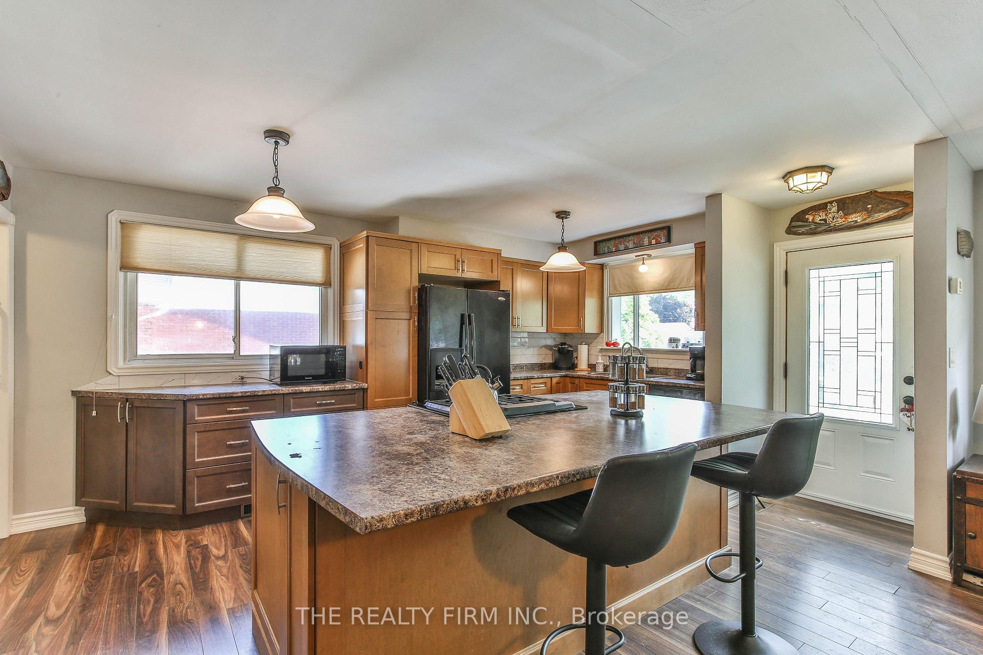 Photo 7 of 13 Vanbuskirk Drive, St. Thomas — HOMEH