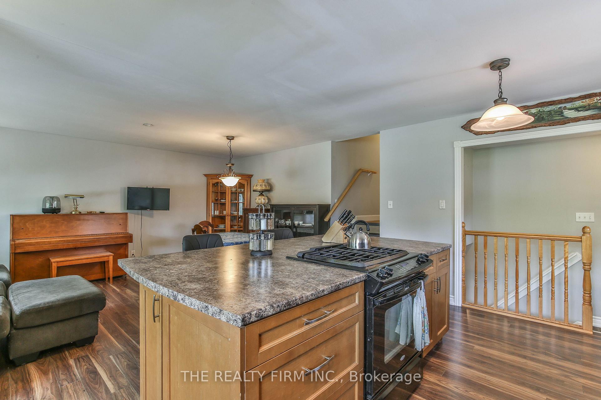 Photo 9 of 13 Vanbuskirk Drive, St. Thomas — HOMEH