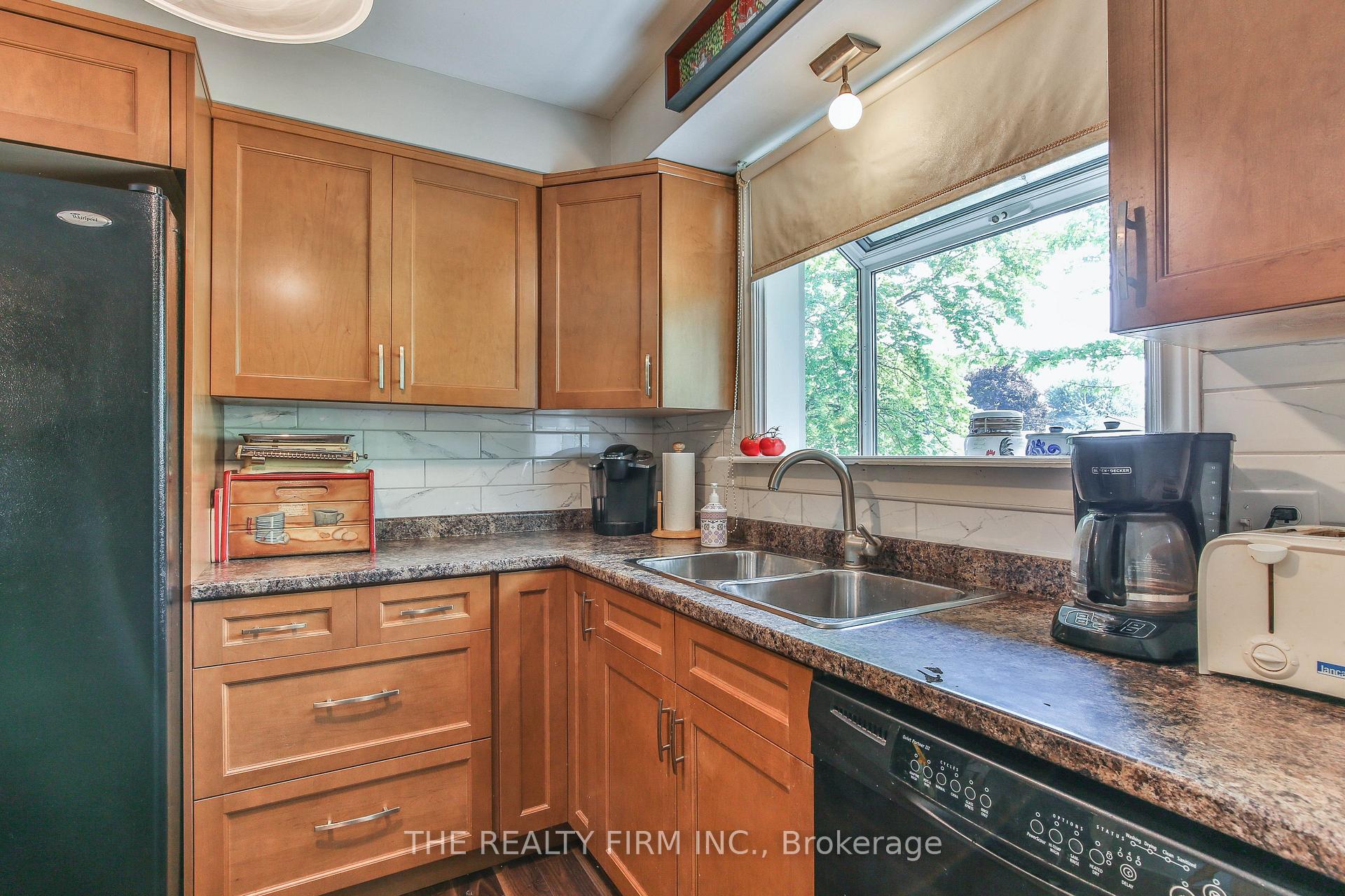 Photo 10 of 13 Vanbuskirk Drive, St. Thomas — HOMEH