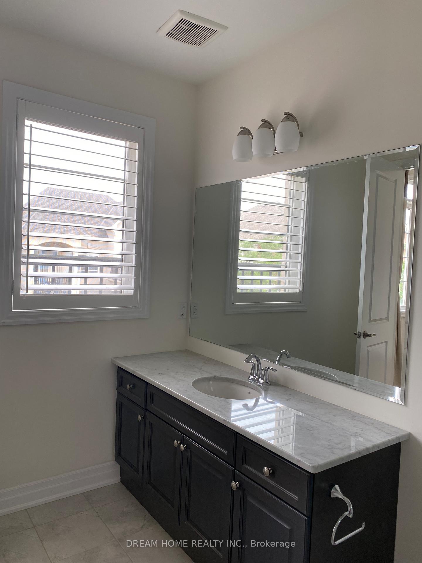 Photo 13 of 429 Ginger Gate, Oakville, Glenorchy — HOMEH