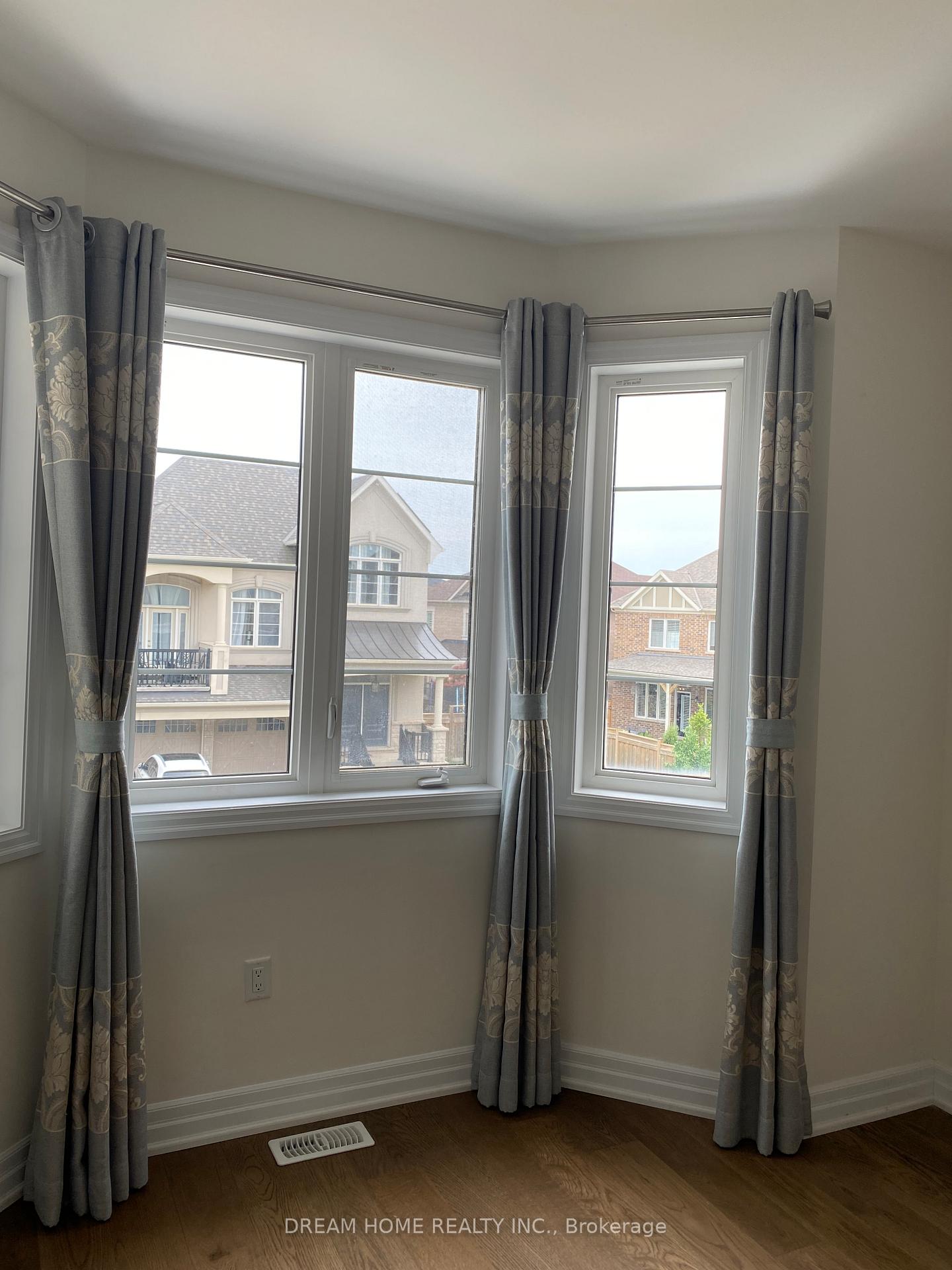 Photo 16 of 429 Ginger Gate, Oakville, Glenorchy — HOMEH