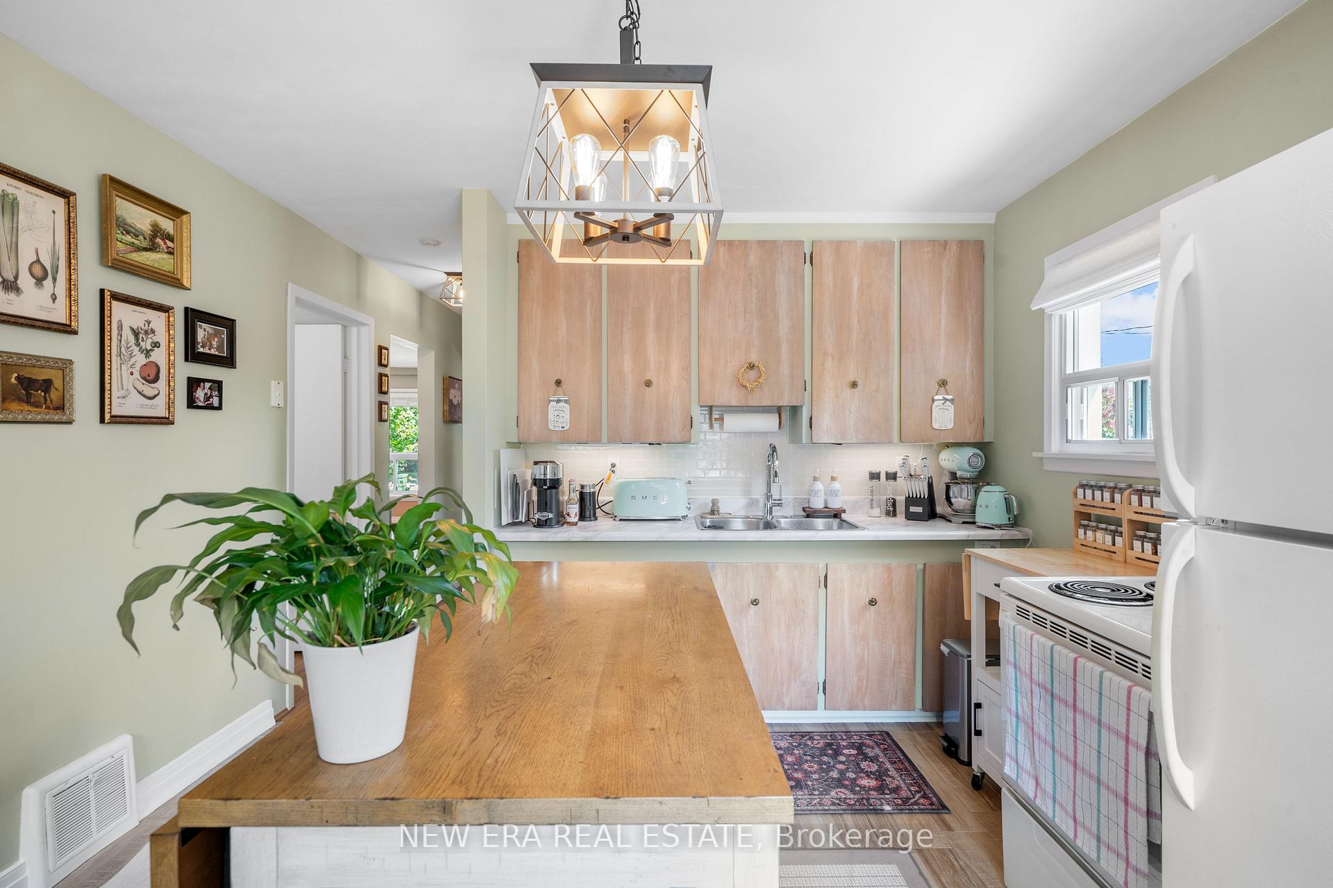 Photo 2 of 91 Hadrian Drive, Etobicoke, Elms-Old Rexdale — HOMEH