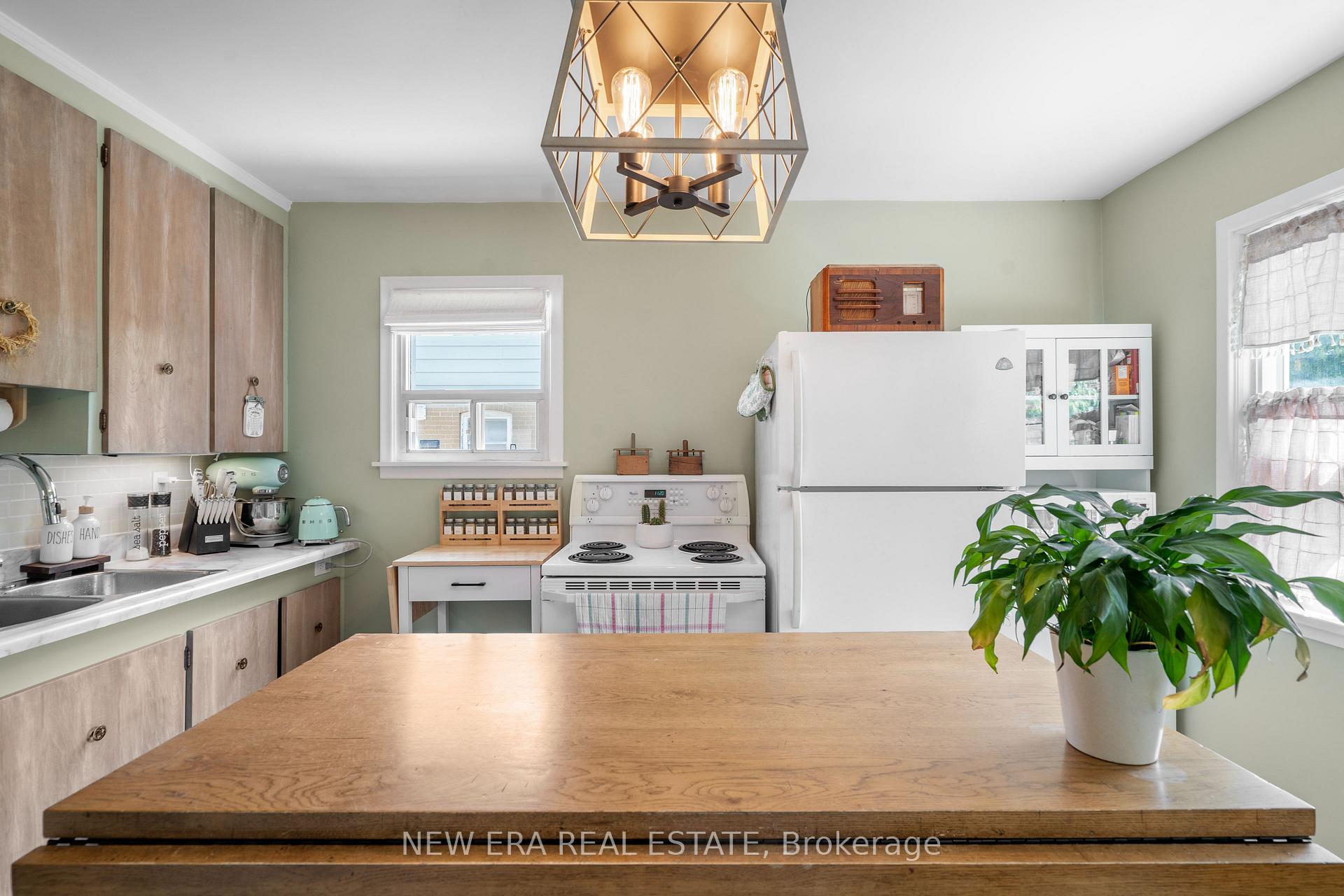 Photo 4 of 91 Hadrian Drive, Etobicoke, Elms-Old Rexdale — HOMEH