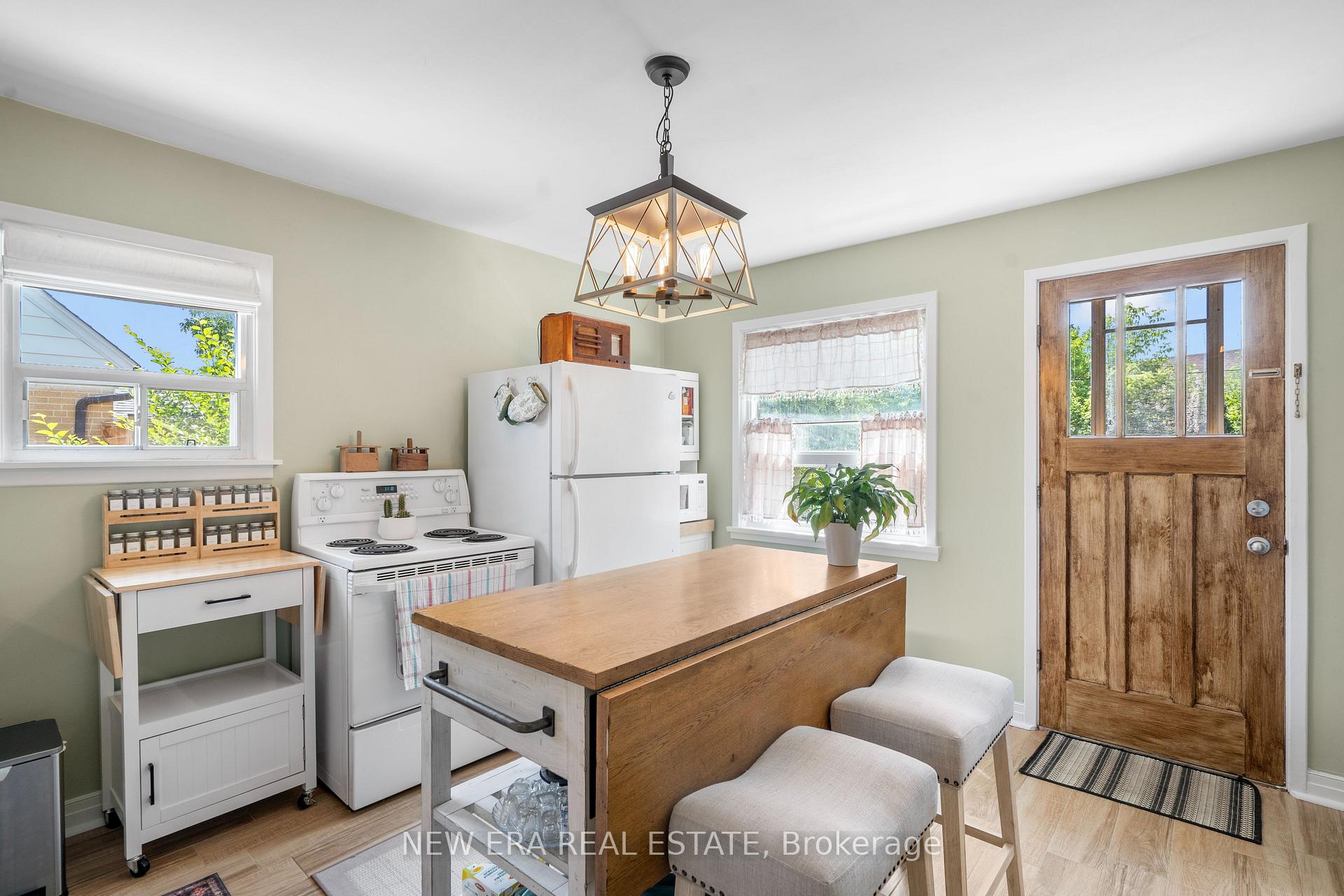 Photo 5 of 91 Hadrian Drive, Etobicoke, Elms-Old Rexdale — HOMEH