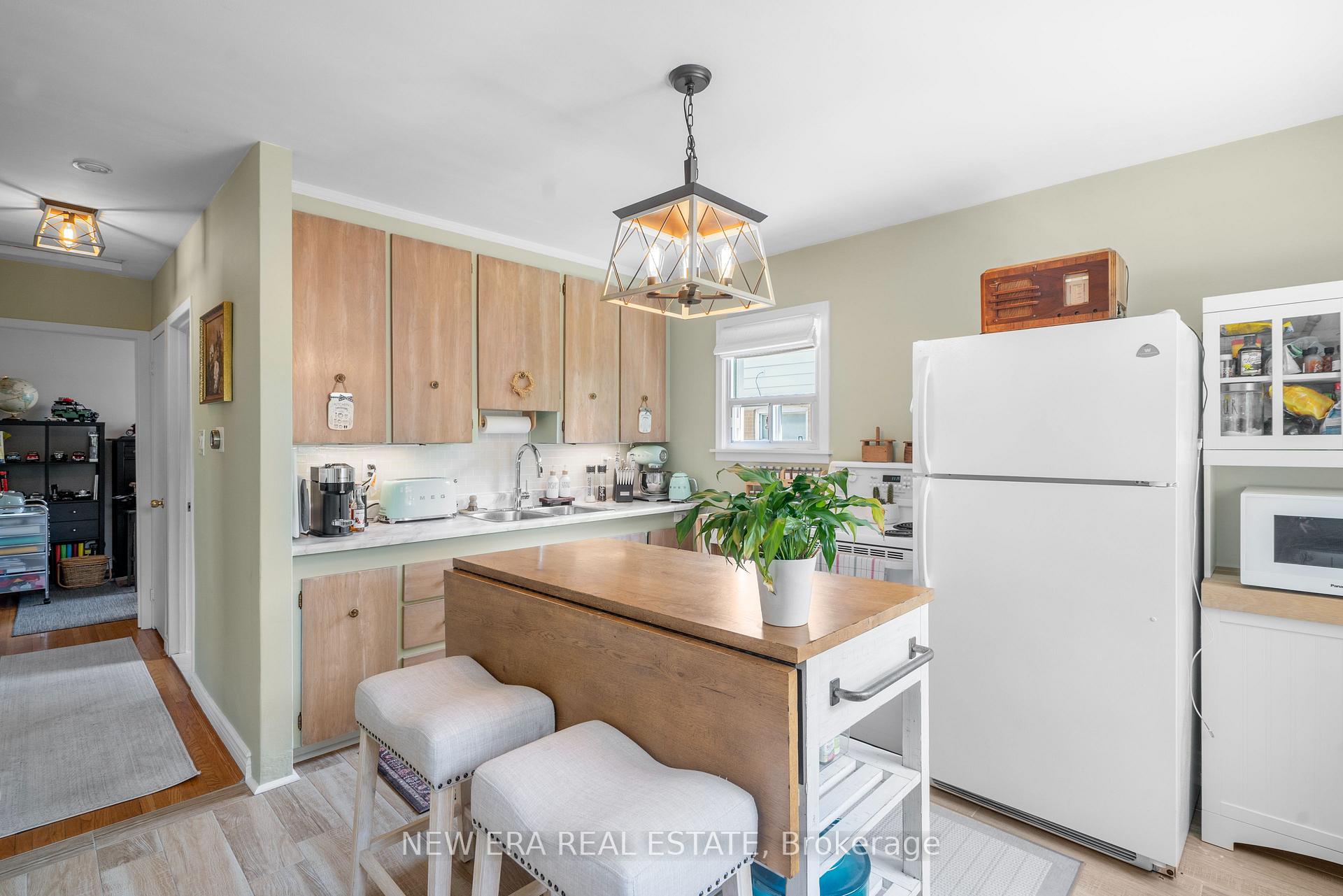 Photo 8 of 91 Hadrian Drive, Etobicoke, Elms-Old Rexdale — HOMEH