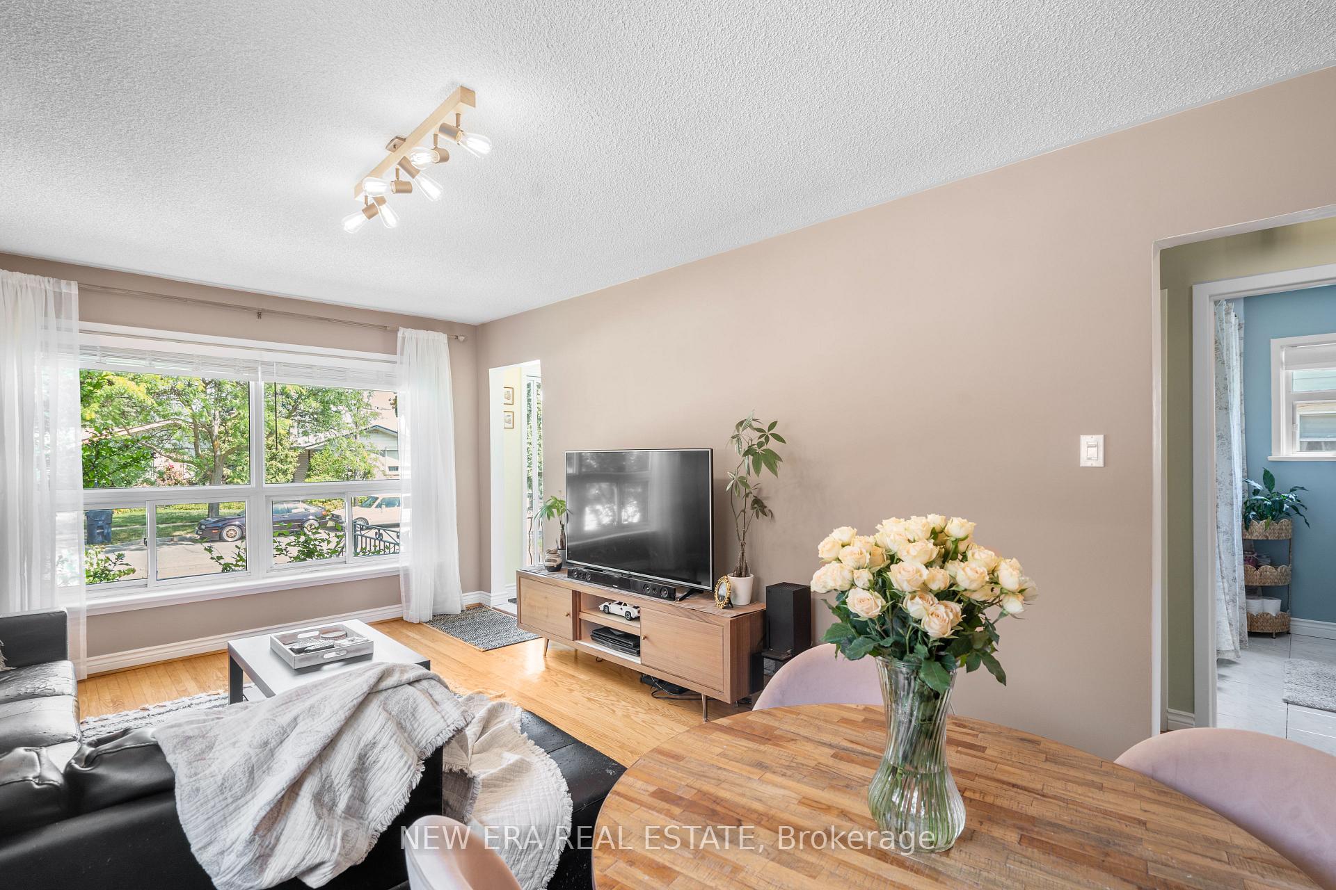 Photo 12 of 91 Hadrian Drive, Etobicoke, Elms-Old Rexdale — HOMEH