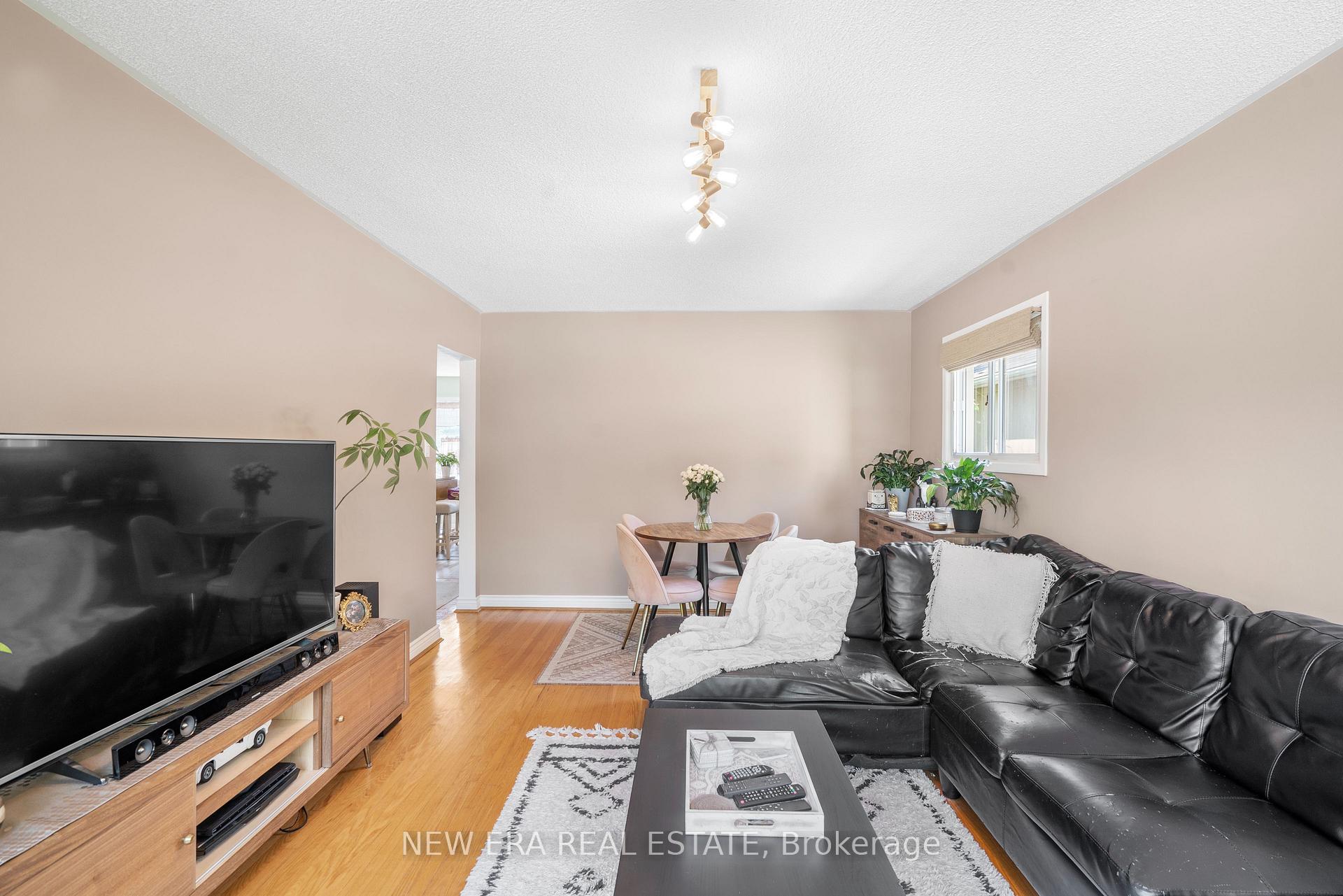 Photo 13 of 91 Hadrian Drive, Etobicoke, Elms-Old Rexdale — HOMEH