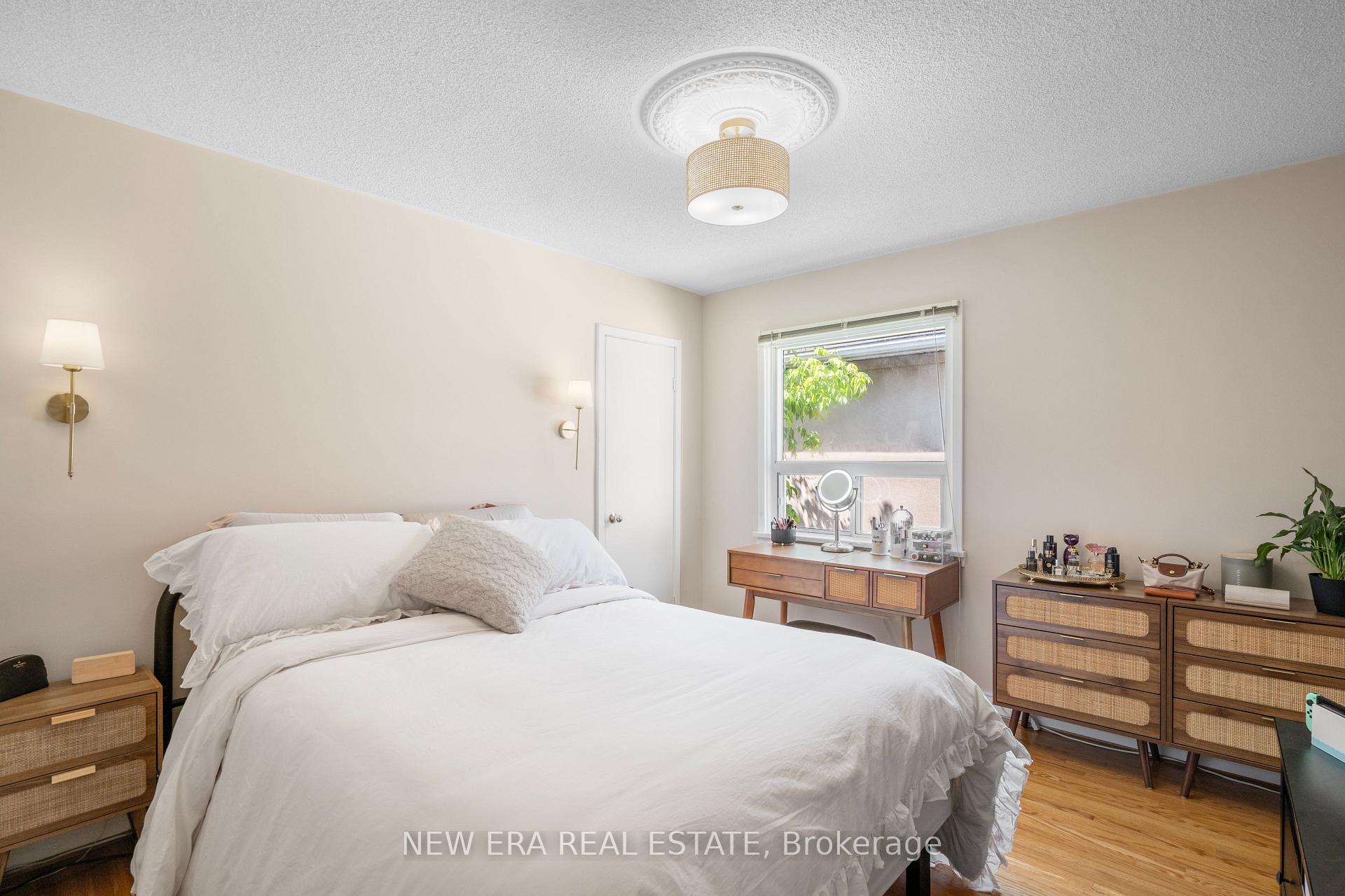 Photo 15 of 91 Hadrian Drive, Etobicoke, Elms-Old Rexdale — HOMEH