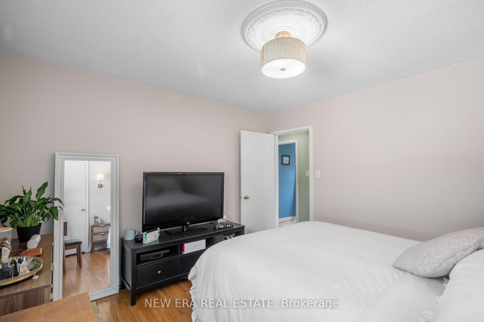 Photo 16 of 91 Hadrian Drive, Etobicoke, Elms-Old Rexdale — HOMEH
