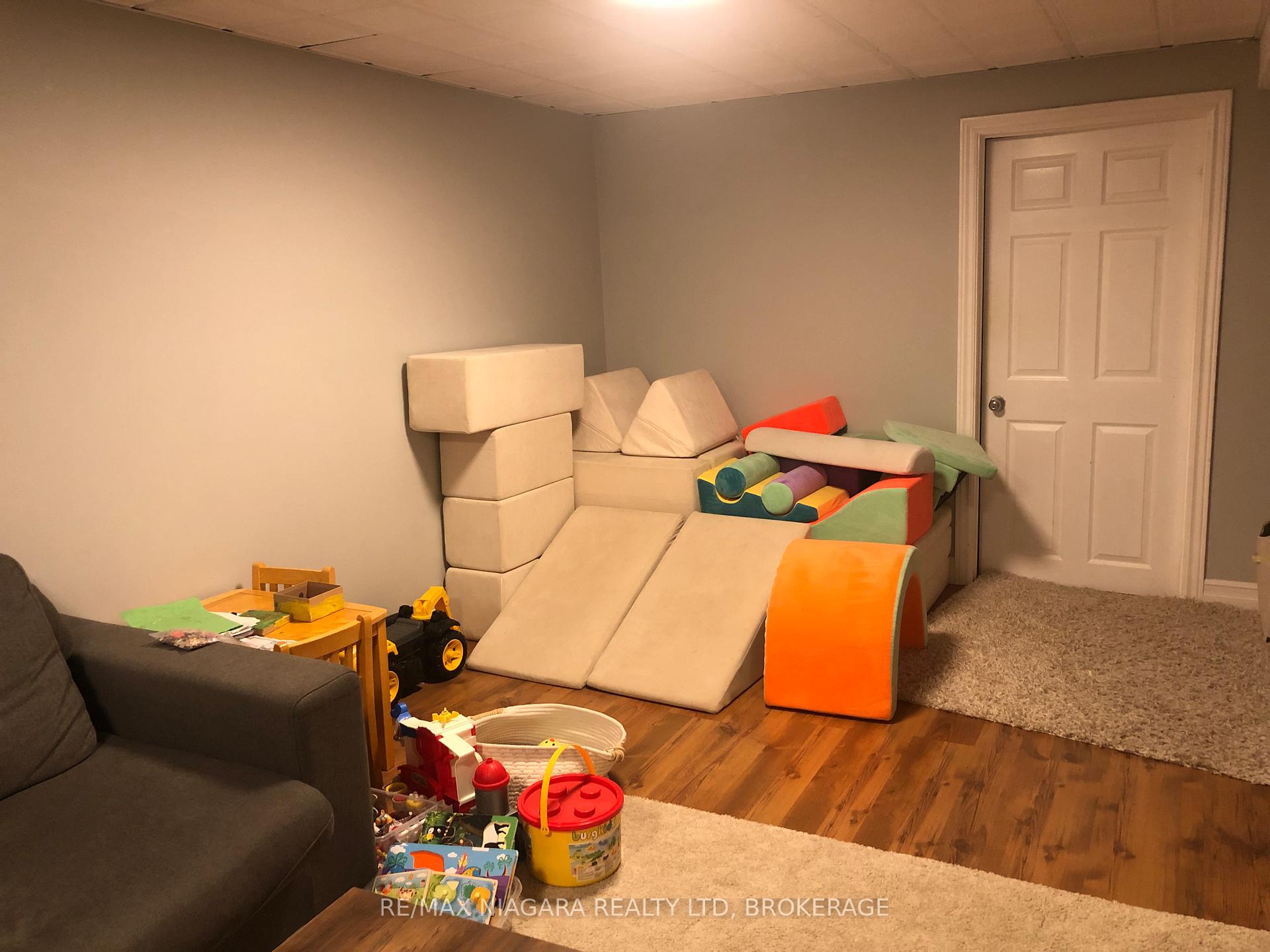 Photo 14 of 84 Mcbride Drive, St. Catharines, Rykert/Vansickle — HOMEH
