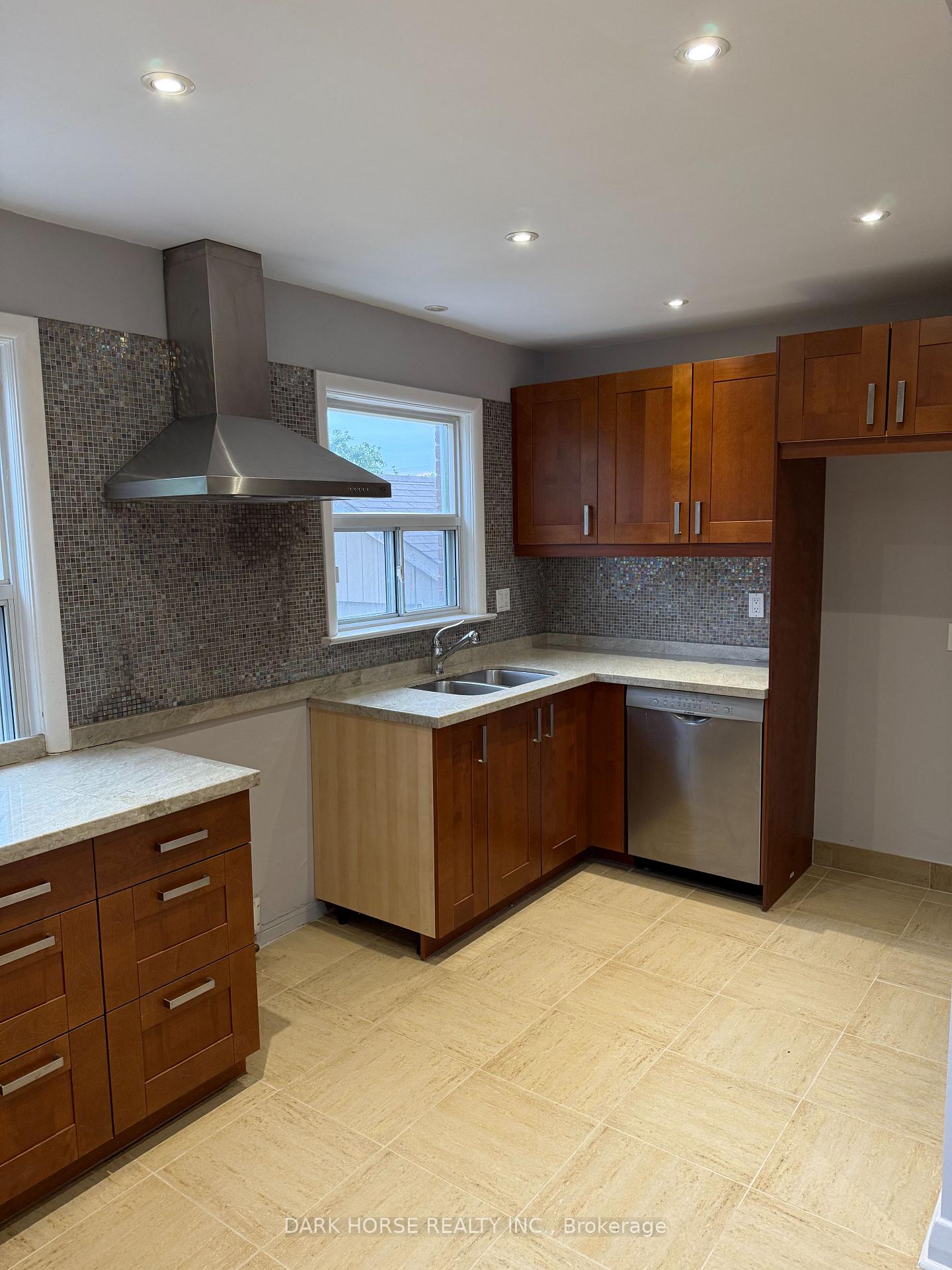 Photo 3 of 76 Calvington Drive, North York, Downsview-Roding-CFB — HOMEH