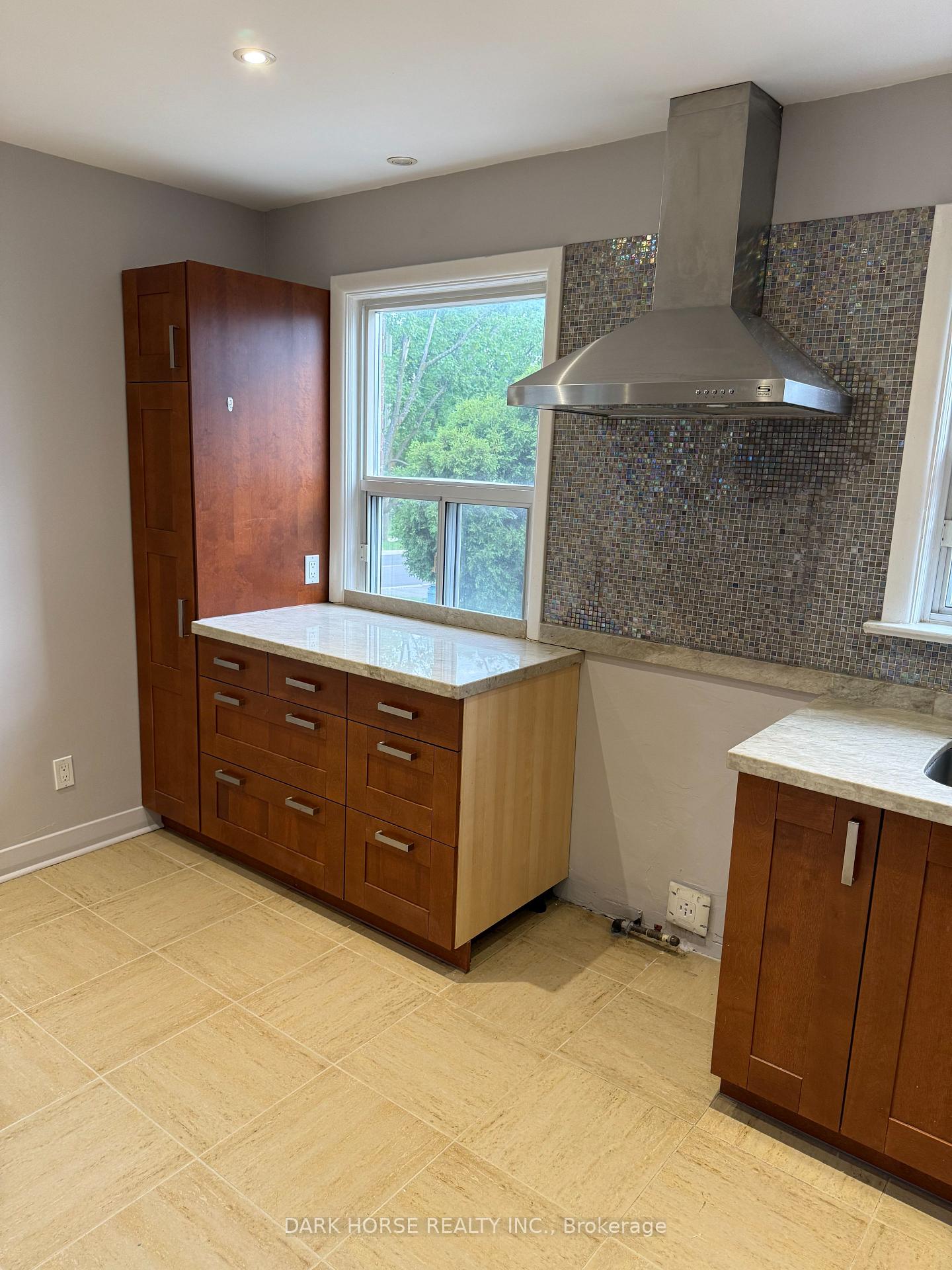 Photo 4 of 76 Calvington Drive, North York, Downsview-Roding-CFB — HOMEH