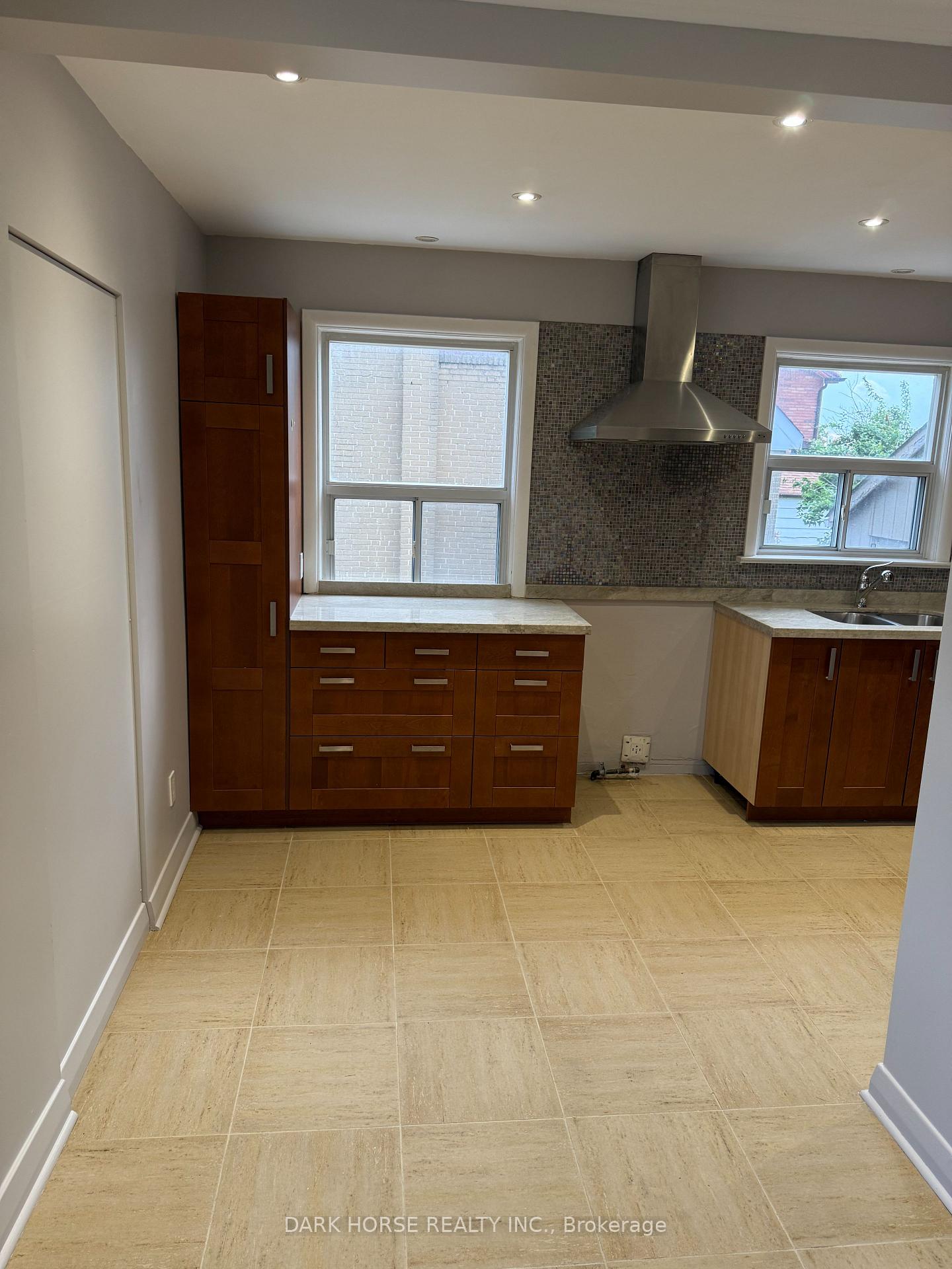 Photo 5 of 76 Calvington Drive, North York, Downsview-Roding-CFB — HOMEH