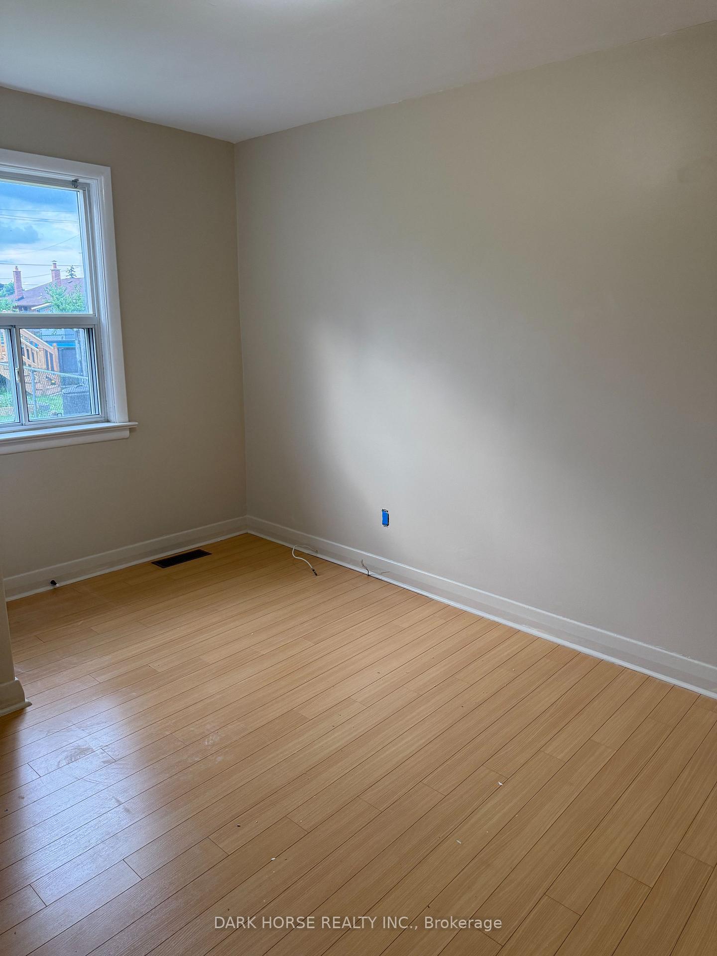Photo 7 of 76 Calvington Drive, North York, Downsview-Roding-CFB — HOMEH