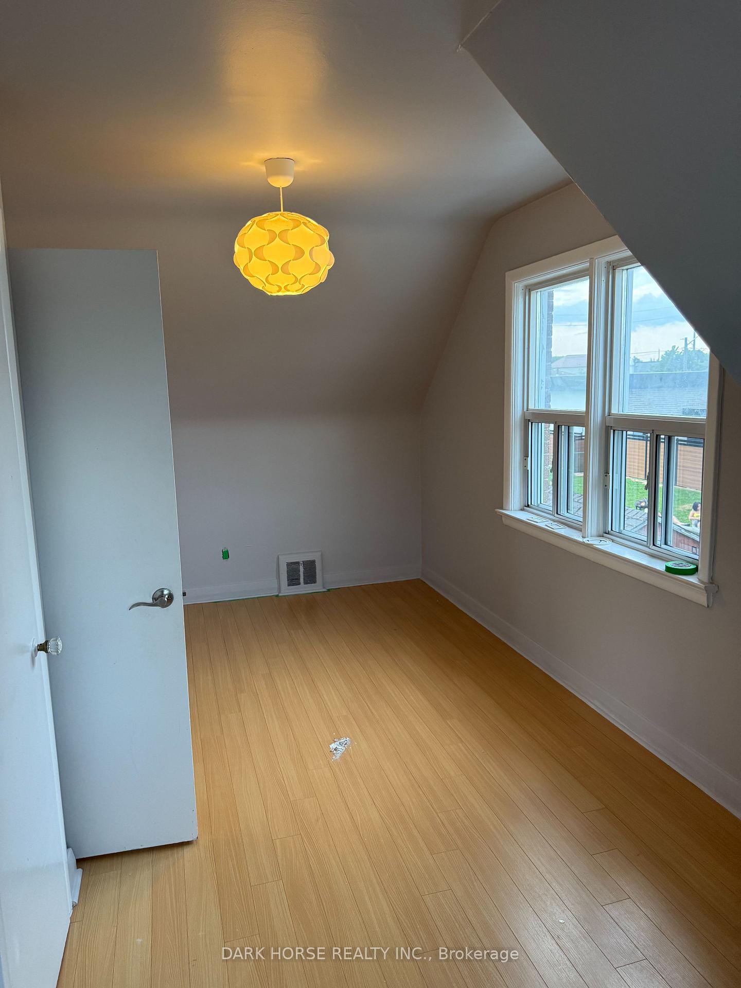 Photo 11 of 76 Calvington Drive, North York, Downsview-Roding-CFB — HOMEH