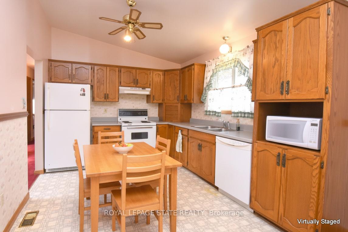 Photo 16 of 32 McMaster Drive, Haldimand — HOMEH