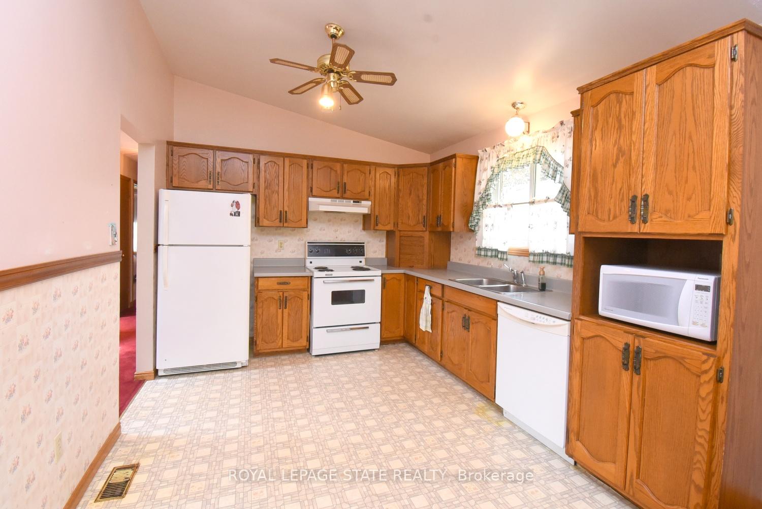 Photo 17 of 32 McMaster Drive, Haldimand — HOMEH
