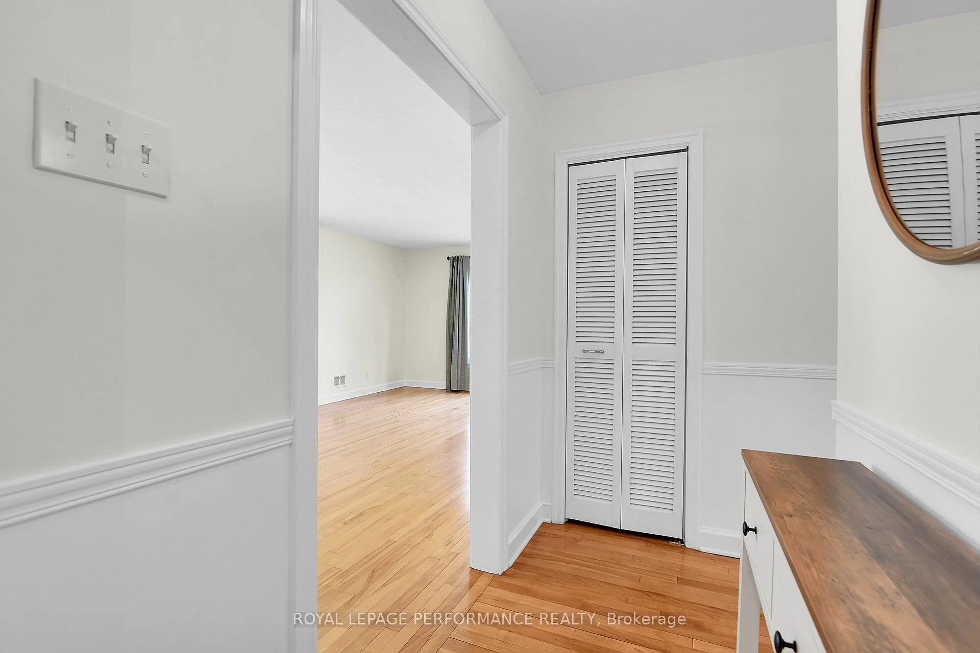 Photo 3 of 2243 Hillary Avenue, Ottawa, Alta Vista — HOMEH
