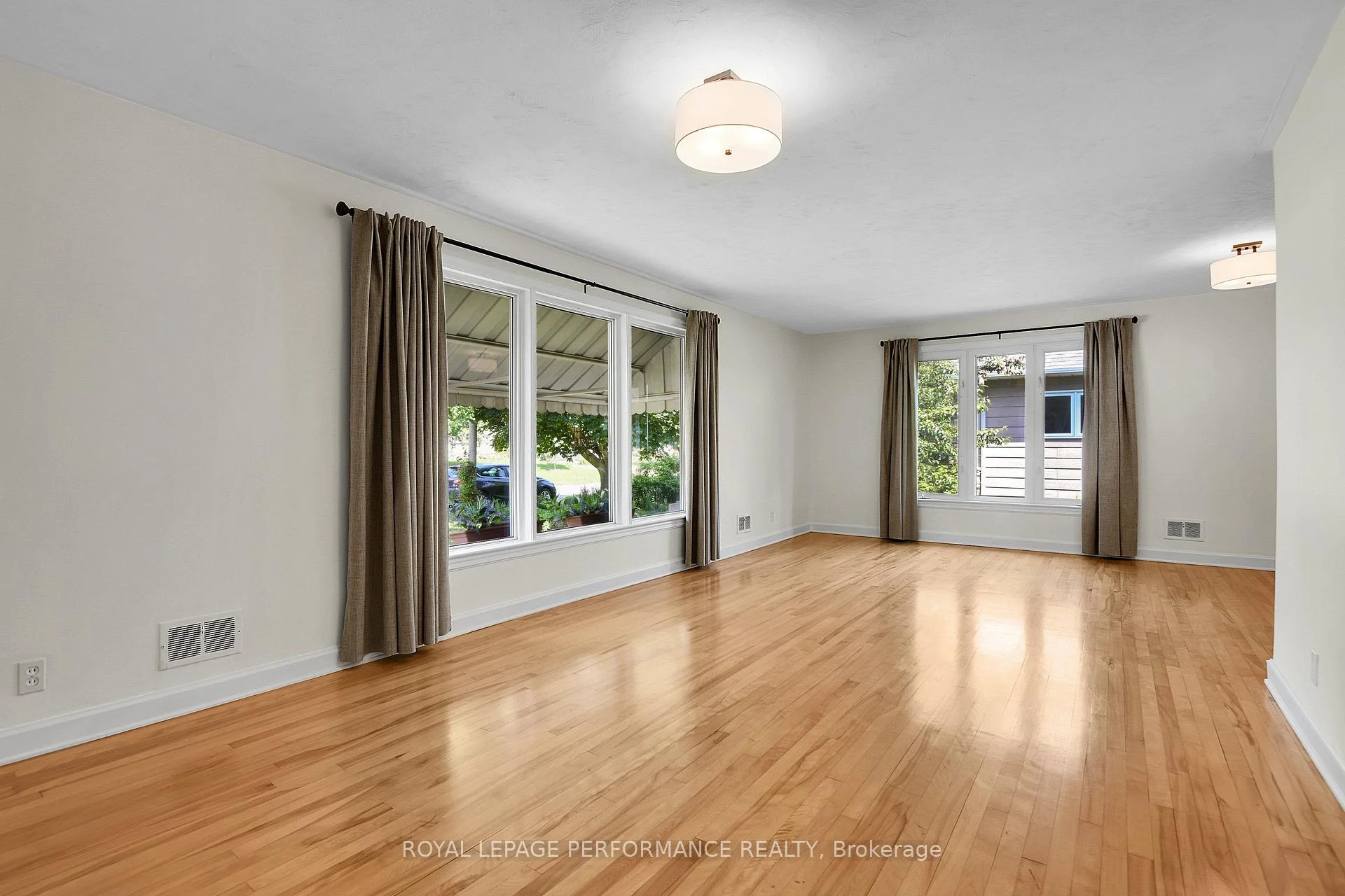 Photo 5 of 2243 Hillary Avenue, Ottawa, Alta Vista — HOMEH