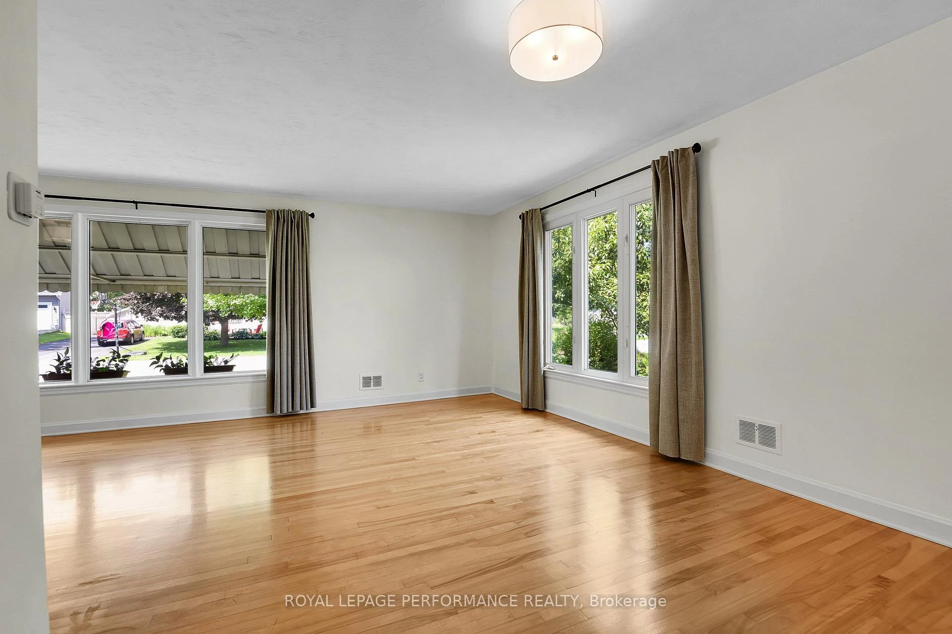 Photo 9 of 2243 Hillary Avenue, Ottawa, Alta Vista — HOMEH