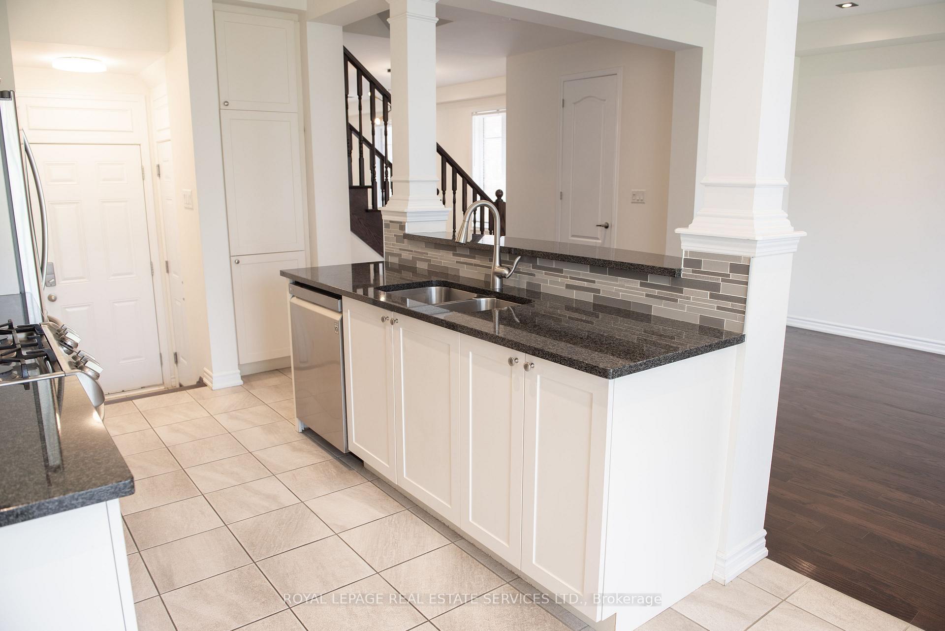 Photo 4 of Unit Upper, 74 Faust Ridge, Vaughan, Kleinburg — HOMEH