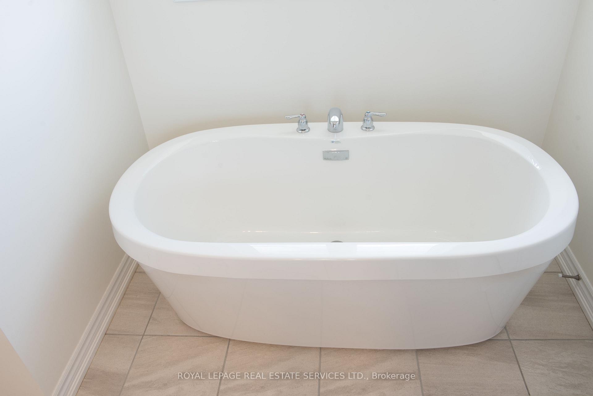 Photo 12 of Unit Upper, 74 Faust Ridge, Vaughan, Kleinburg — HOMEH