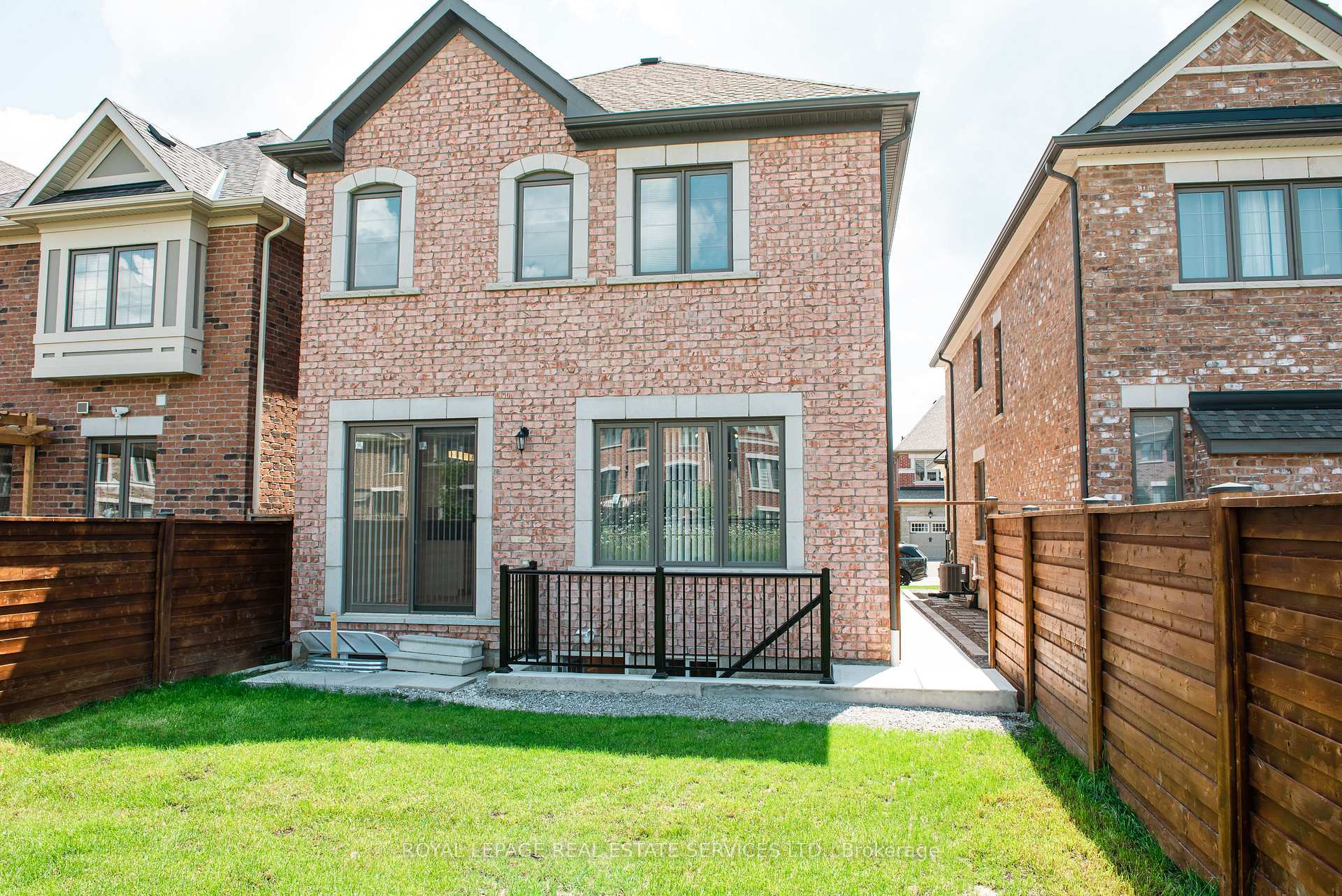 Photo 26 of Unit Upper, 74 Faust Ridge, Vaughan, Kleinburg — HOMEH