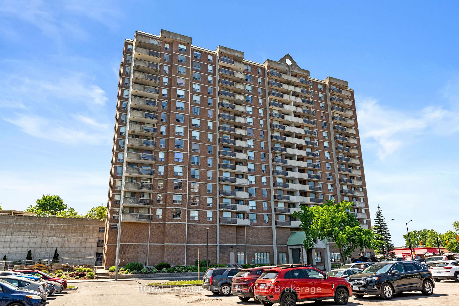 Front of Unit 1003, 200 Lafontaine Avenue