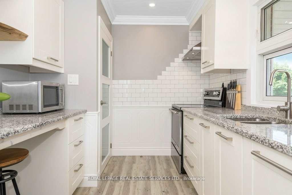Photo 10 of Unit Main, 386 Broadway Avenue, Milton, Old Milton — HOMEH