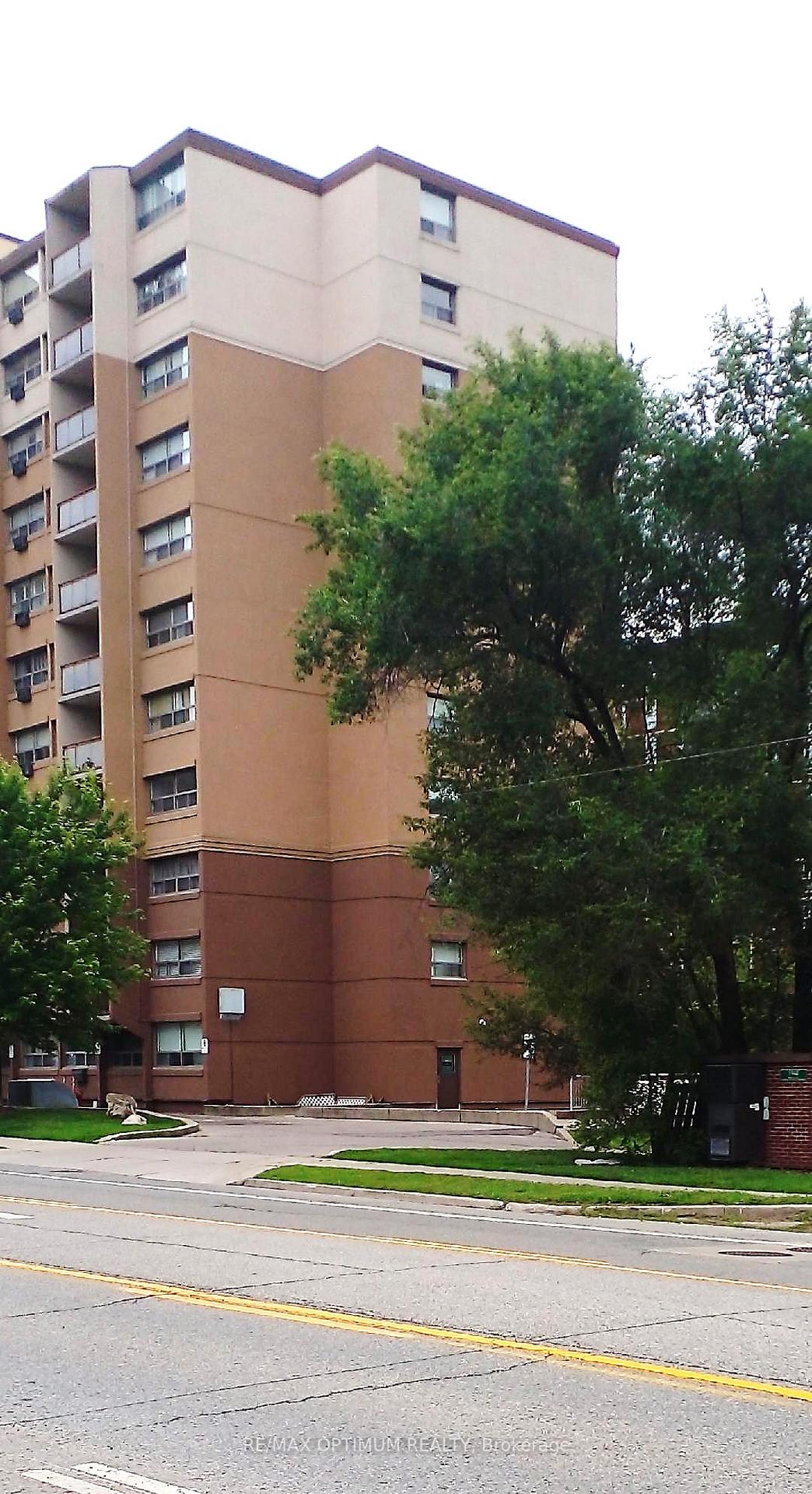 Front of Unit 502, 1950 Main Street W