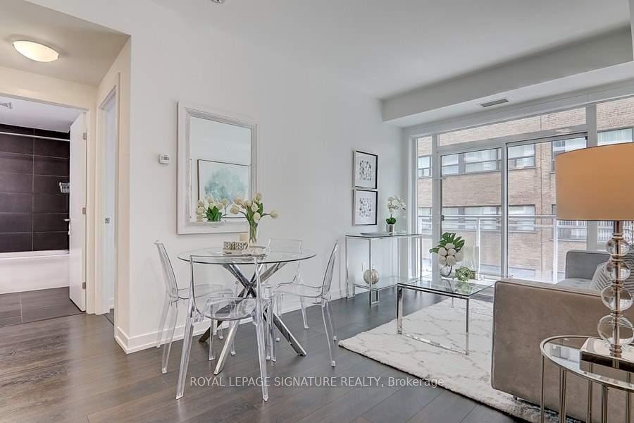 Front of Unit 318, 223 St Clair Avenue W