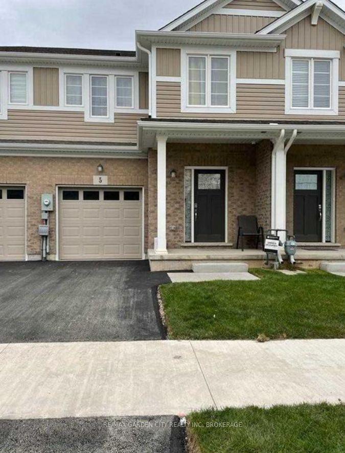 Photo 2 of 5 Lymburner Street, Pelham, Fonthill — HOMEH