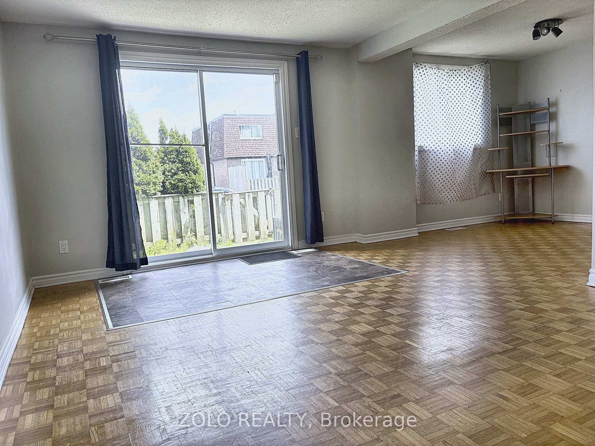 Photo 3 of Unit 59, 241 Ridgepark Private, Ottawa, Meadowlands/Crestview — HOMEH